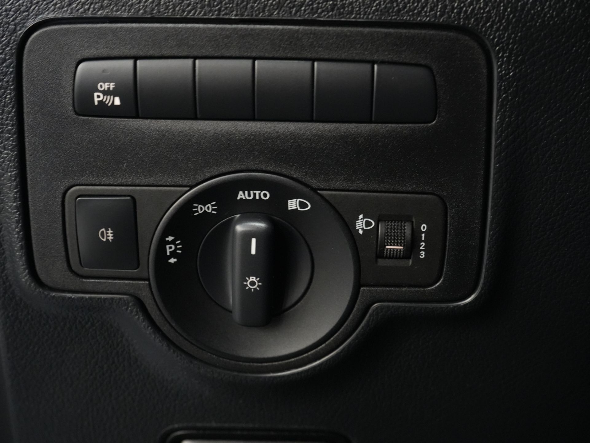 Mercedes-Benz Vito Bestelbus 116 CDI Aut. L2 BPM VRIJ! Carplay/ Stoelverw./ 270Gr. Deuren/ Cruise/ Airco/ Navi/ Camera/ PDC 17