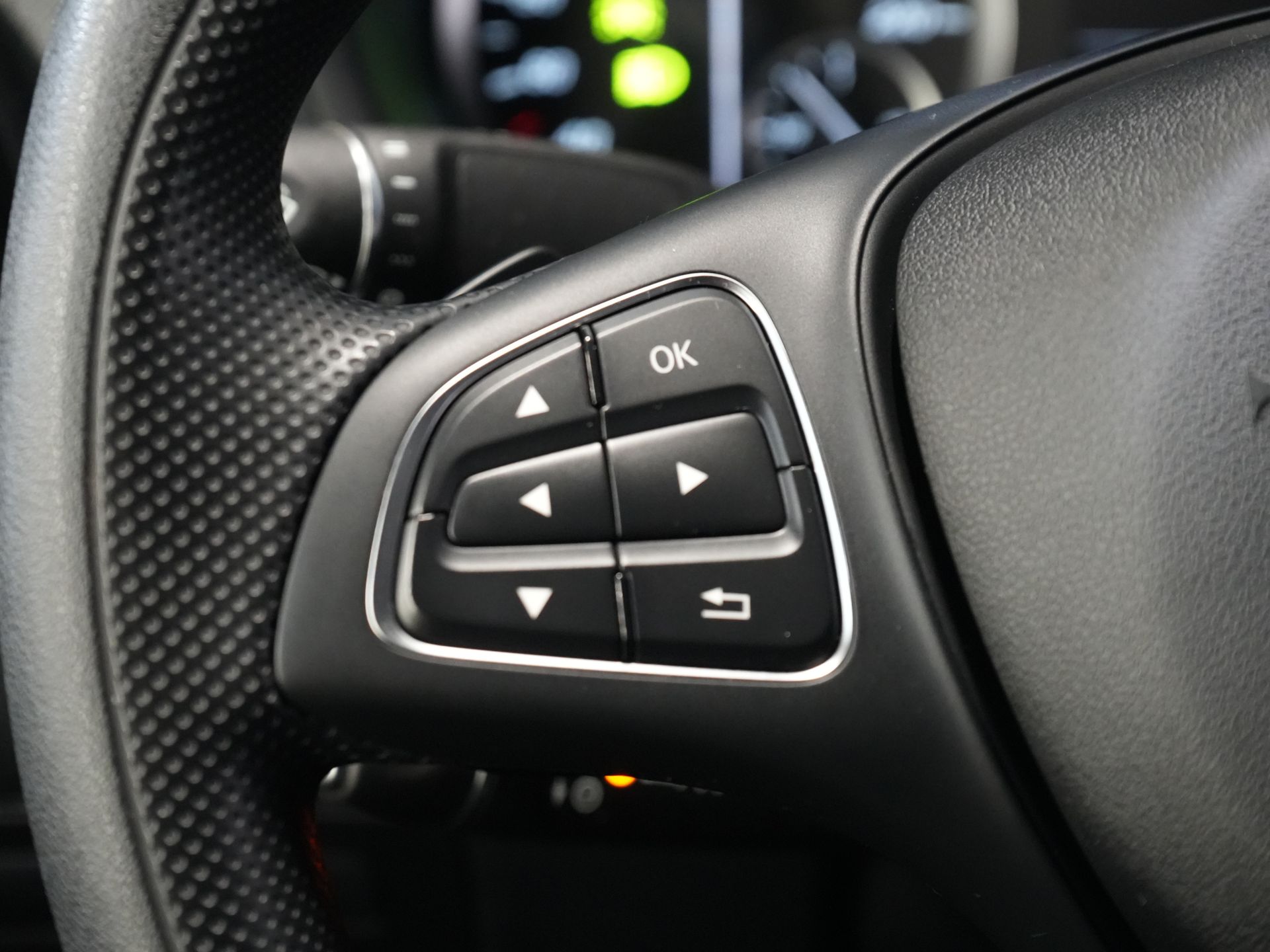 Mercedes-Benz Vito Bestelbus 116 CDI Aut. L2 BPM VRIJ! Carplay/ Stoelverw./ 270Gr. Deuren/ Cruise/ Airco/ Navi/ Camera/ PDC 19