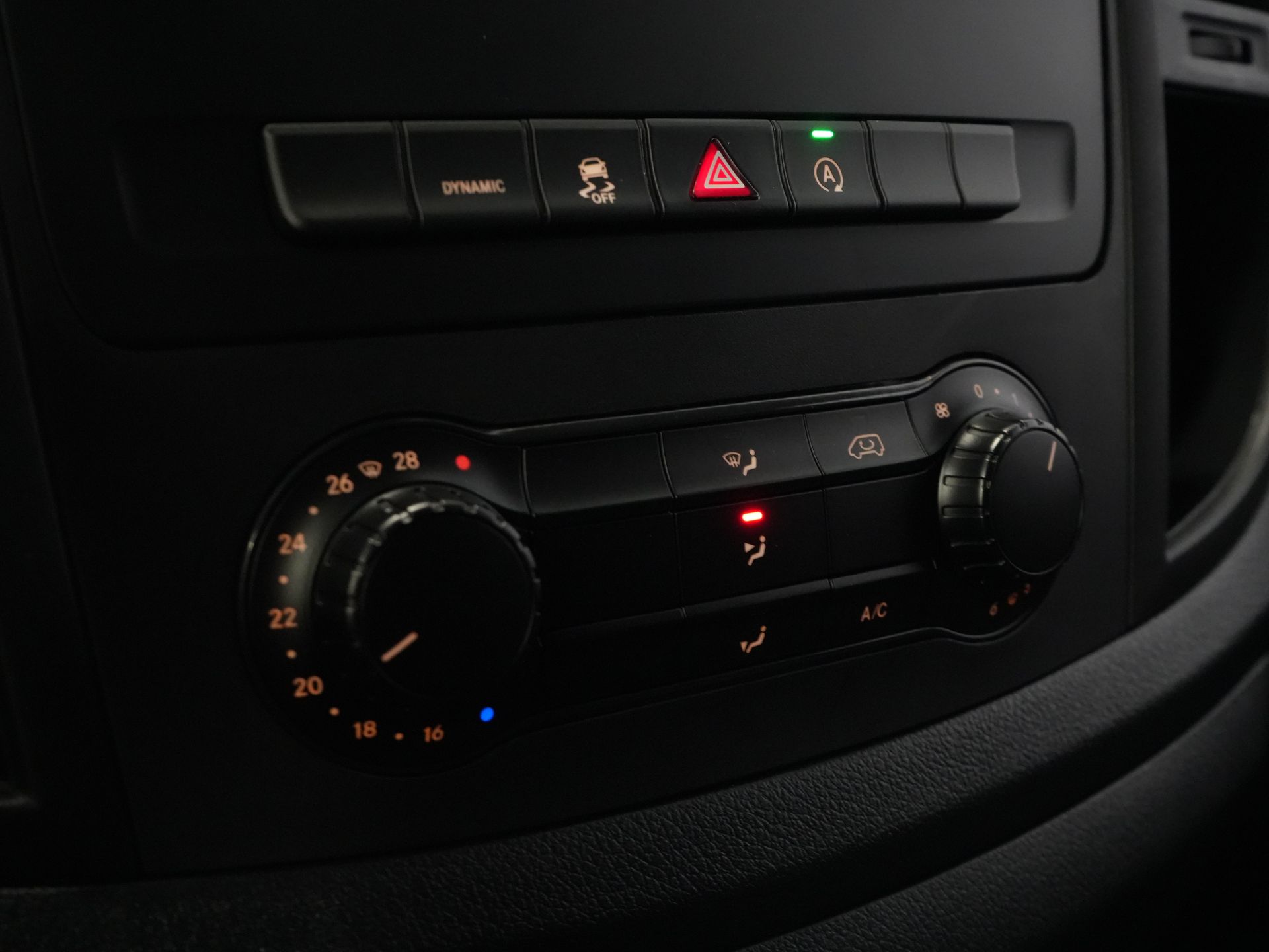 Mercedes-Benz Vito Bestelbus 116 CDI Aut. L2 BPM VRIJ! Carplay/ Stoelverw./ 270Gr. Deuren/ Cruise/ Airco/ Navi/ Camera/ PDC 21