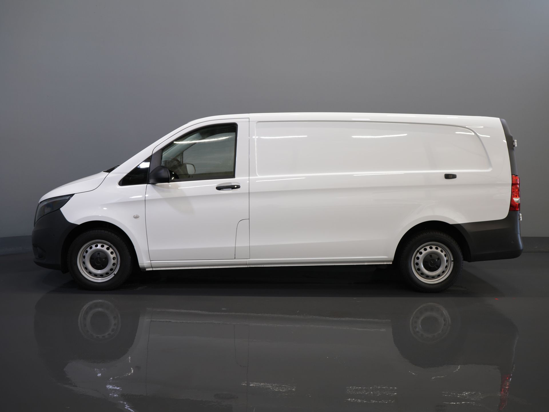 Mercedes-Benz Vito Bestelbus 116 CDI Aut. L2 BPM VRIJ! Carplay/ Stoelverw./ 270Gr. Deuren/ Cruise/ Airco/ Navi/ Camera/ PDC 9