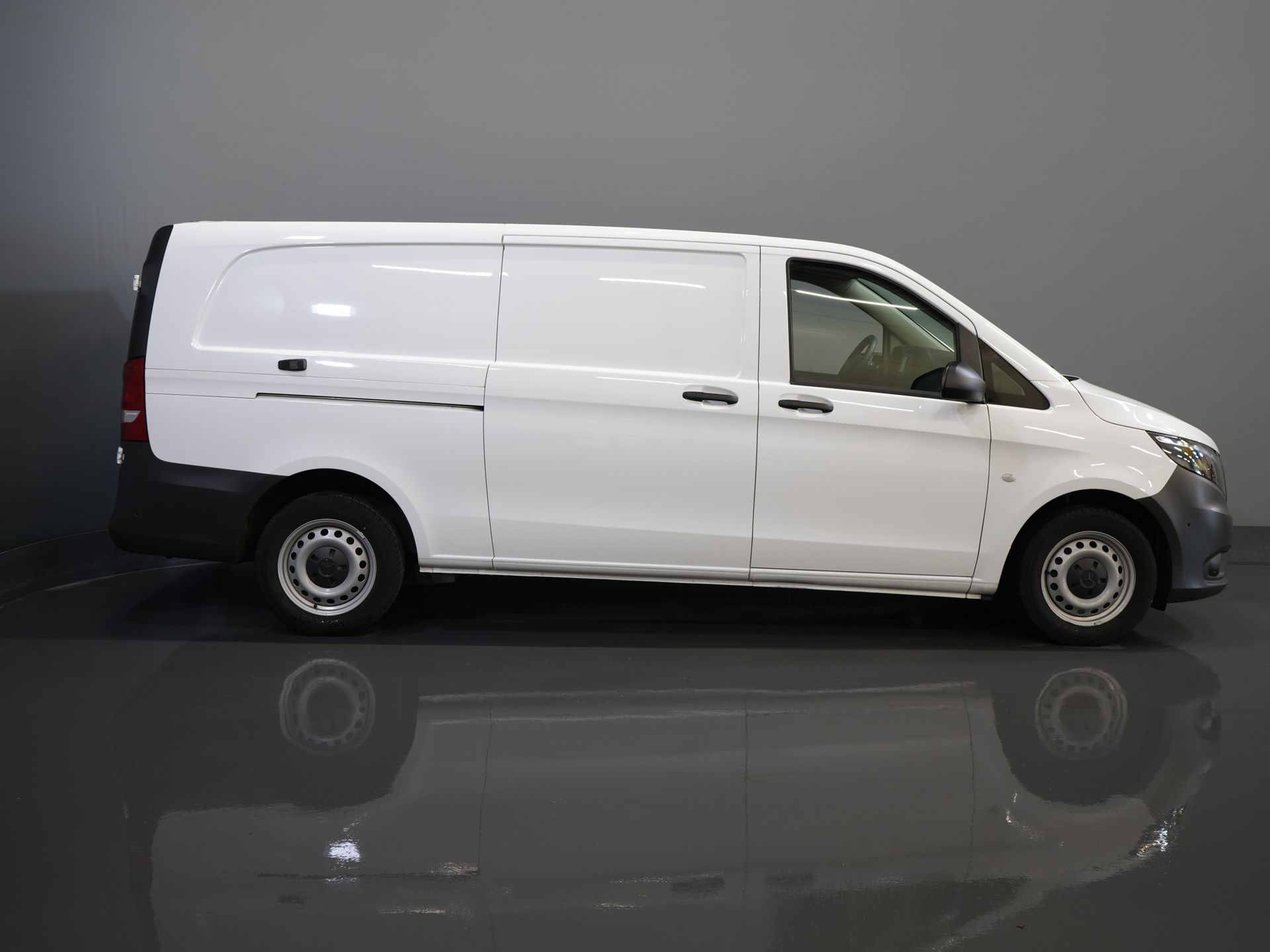 Mercedes-Benz Vito Bestelbus 116 CDI Aut. L2 BPM VRIJ! Carplay/ Stoelverw./ 270Gr. Deuren/ Cruise/ Airco/ Navi/ Camera/ PDC 10