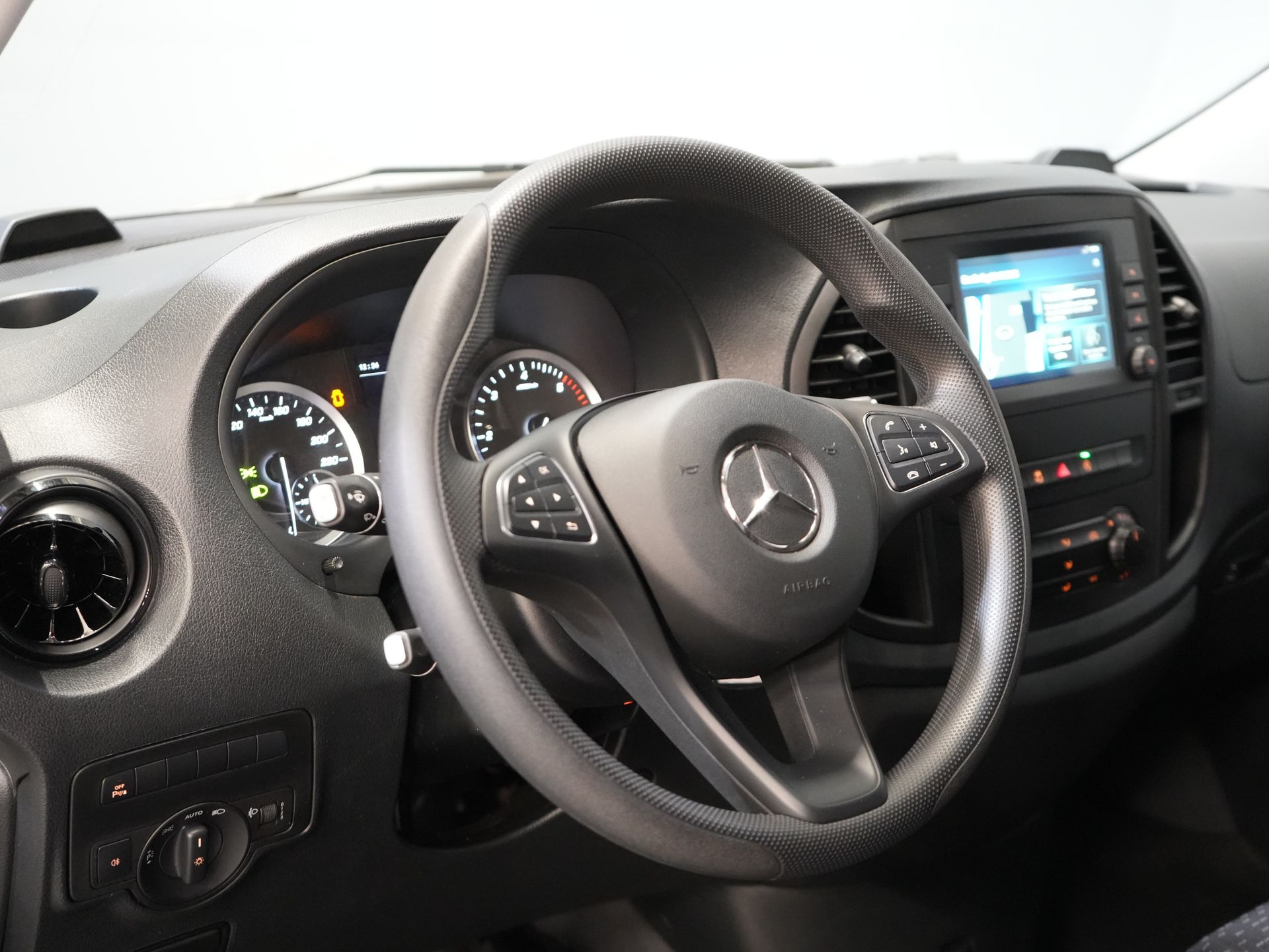 Mercedes-Benz Vito Bestelbus 116 CDI Aut. L2 BPM VRIJ! Carplay/ Stoelverw./ 270Gr. Deuren/ Cruise/ Airco/ Navi/ Camera/ PDC 13
