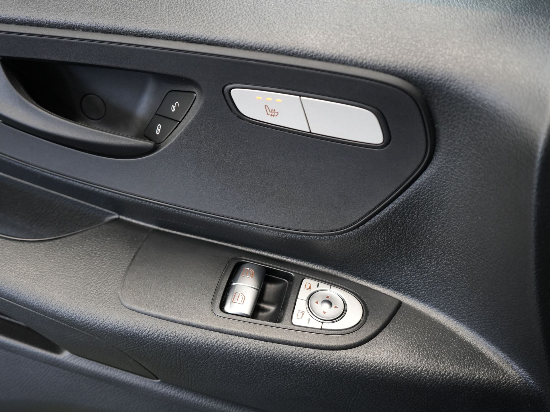 Mercedes-Benz Vito Bestelbus 116 CDI Aut. L2 BPM VRIJ! Carplay/ Stoelverw./ 270Gr. Deuren/ Cruise/ Airco/ Navi/ Camera/ PDC 16