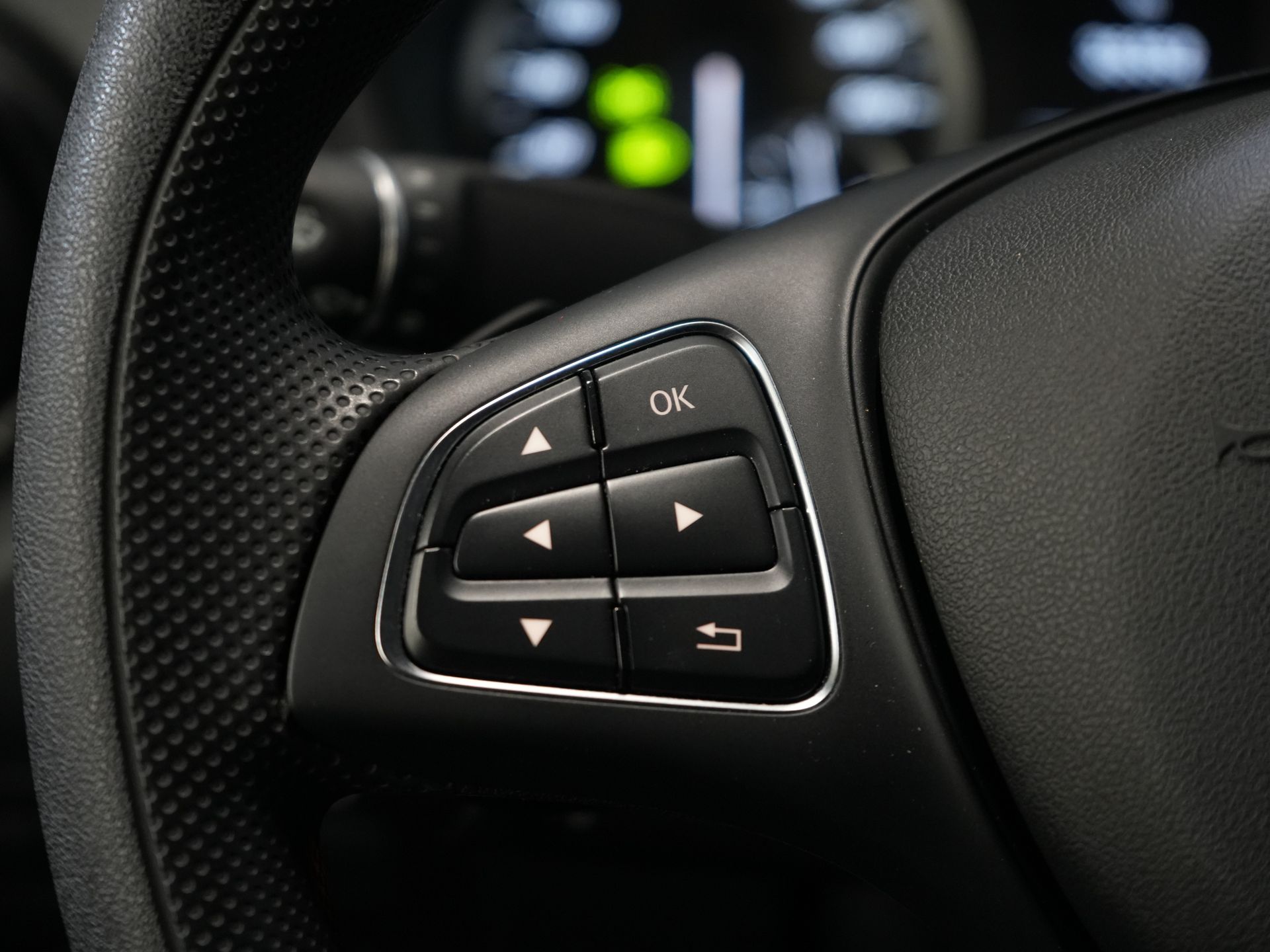 Mercedes-Benz Vito Bestelbus 116 CDI Aut. L2 BPM VRIJ! Carplay/ Stoelverw./ 270Gr. Deuren/ Cruise/ Airco/ Navi/ Camera/ PDC 19