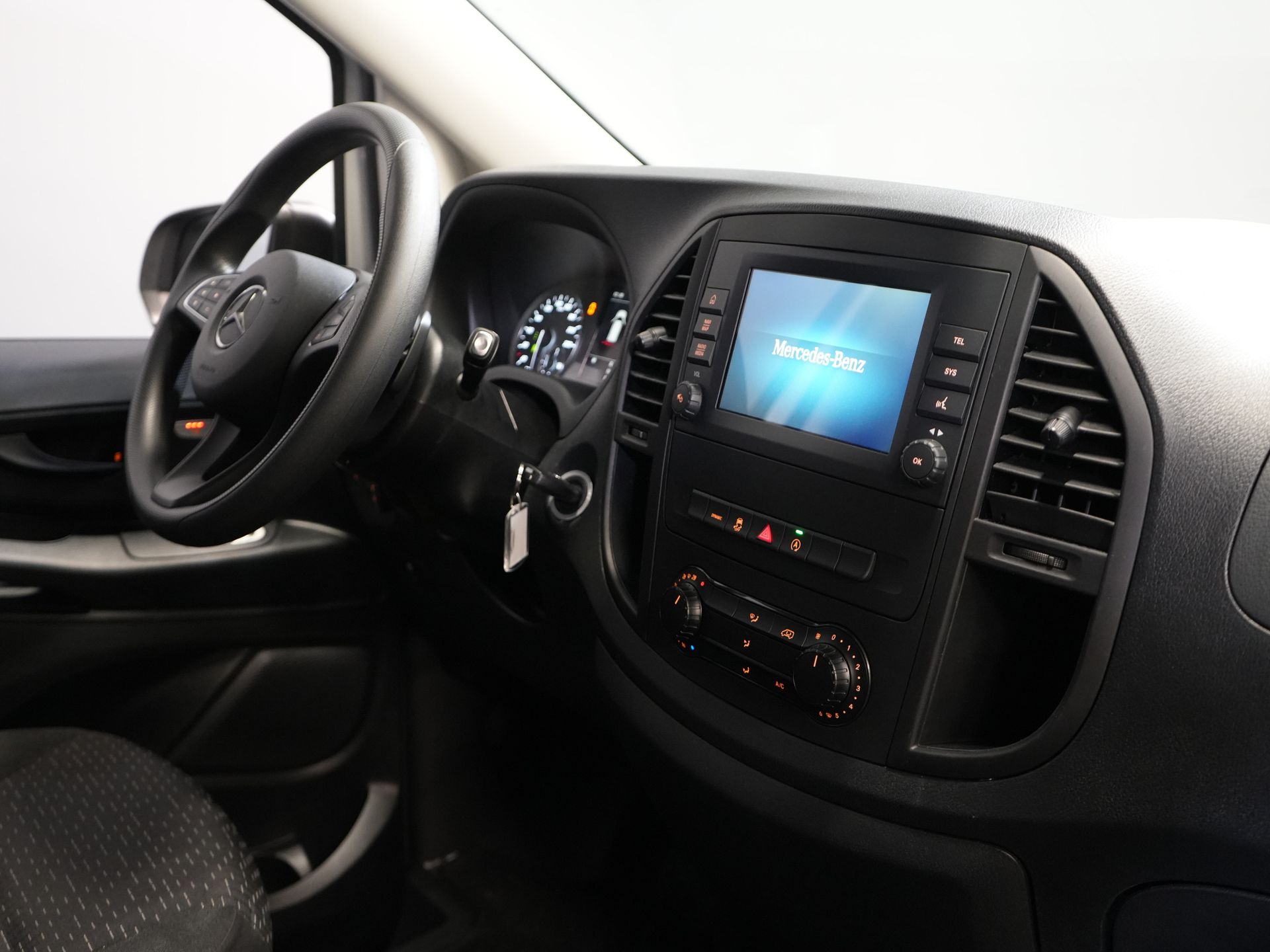 Mercedes-Benz Vito Bestelbus 116 CDI Aut. L2 BPM VRIJ! Carplay/ Stoelverw./ 270Gr. Deuren/ Cruise/ Airco/ Navi/ Camera/ PDC 2