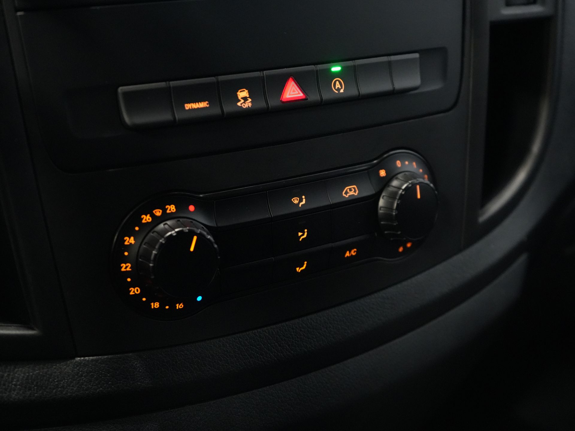 Mercedes-Benz Vito Bestelbus 116 CDI Aut. L2 BPM VRIJ! Carplay/ Stoelverw./ 270Gr. Deuren/ Cruise/ Airco/ Navi/ Camera/ PDC 21