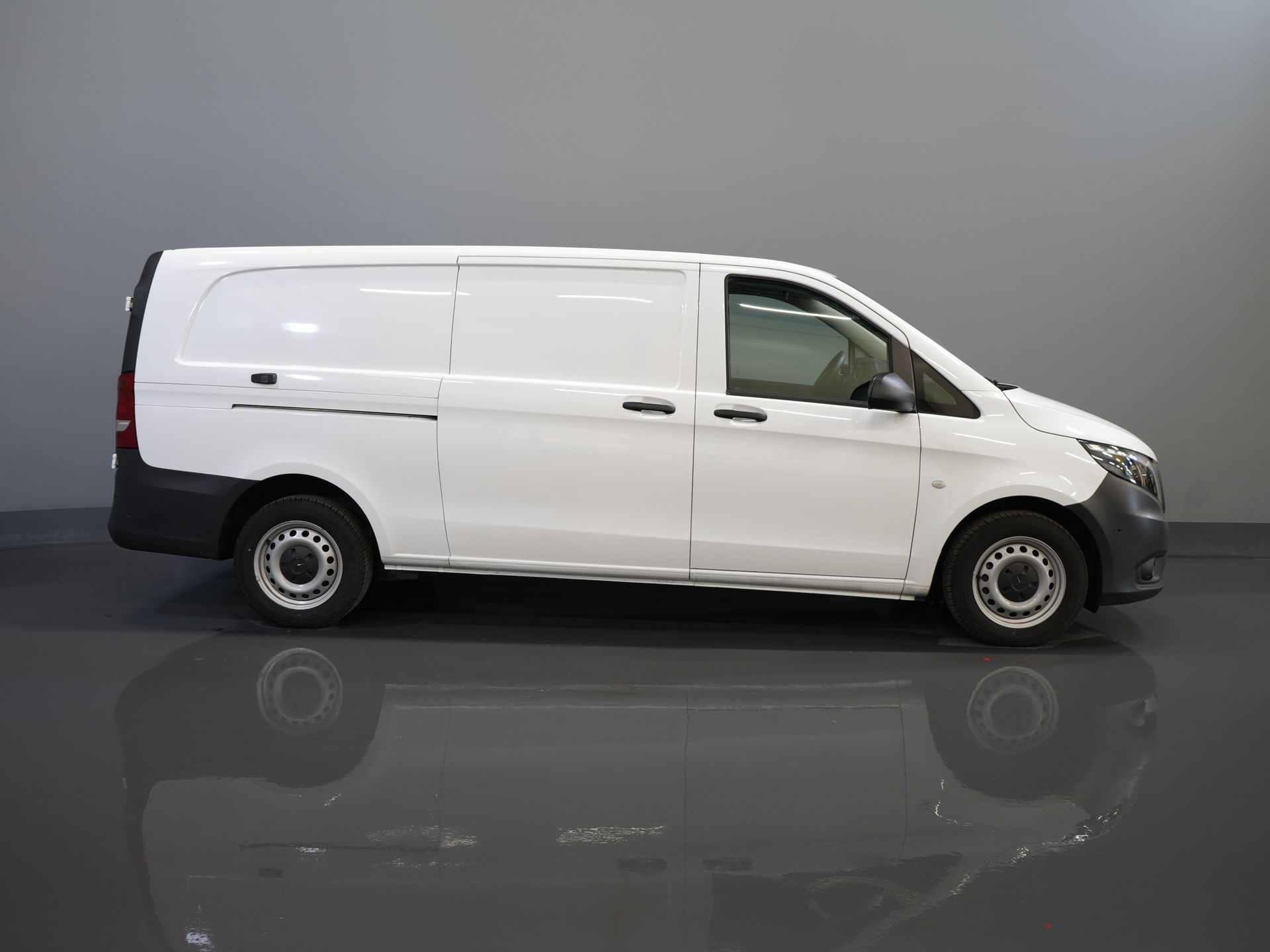 Mercedes-Benz Vito Bestelbus 116 CDI Aut. L2 BPM VRIJ! Carplay/ Stoelverw./ 270Gr. Deuren/ Cruise/ Airco/ Navi/ Camera/ PDC 10
