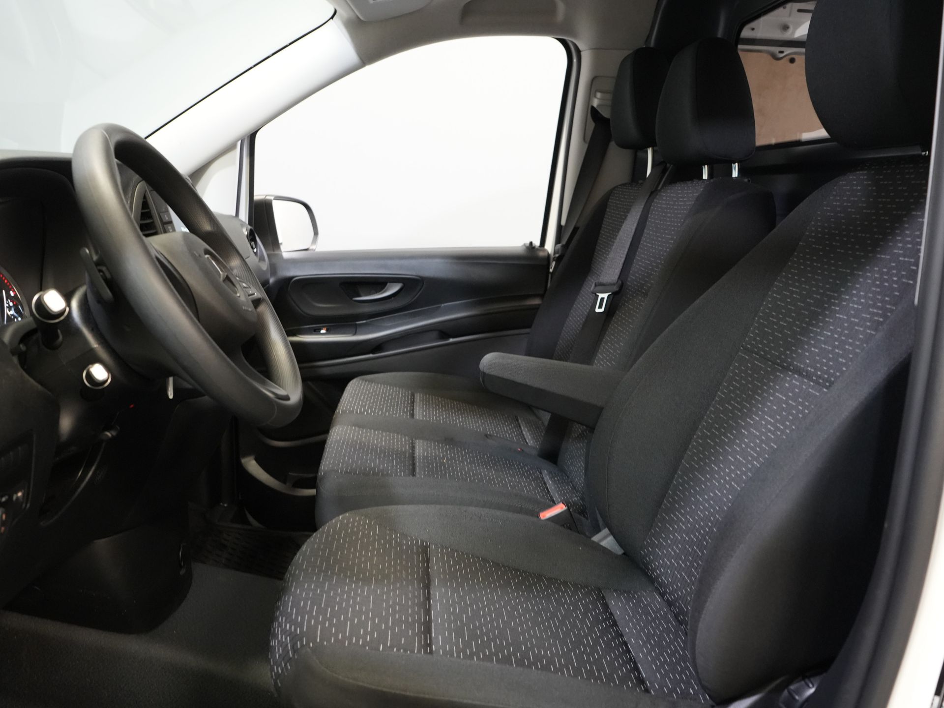 Mercedes-Benz Vito Bestelbus 116 CDI Aut. L2 BPM VRIJ! Carplay/ Stoelverw./ 270Gr. Deuren/ Cruise/ Airco/ Navi/ Camera/ PDC 11