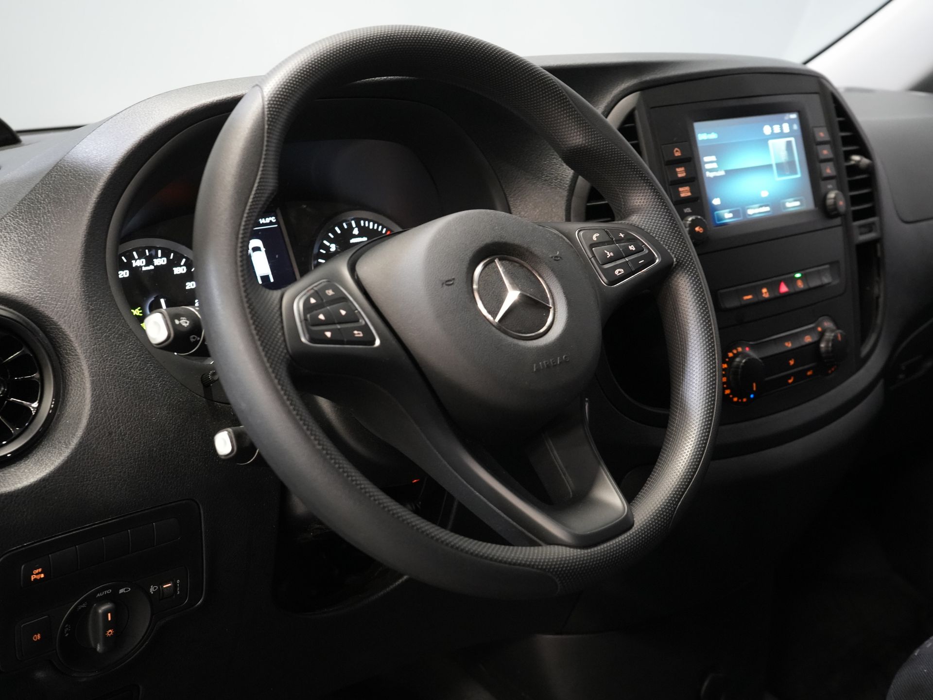 Mercedes-Benz Vito Bestelbus 116 CDI Aut. L2 BPM VRIJ! Carplay/ Stoelverw./ 270Gr. Deuren/ Cruise/ Airco/ Navi/ Camera/ PDC 13