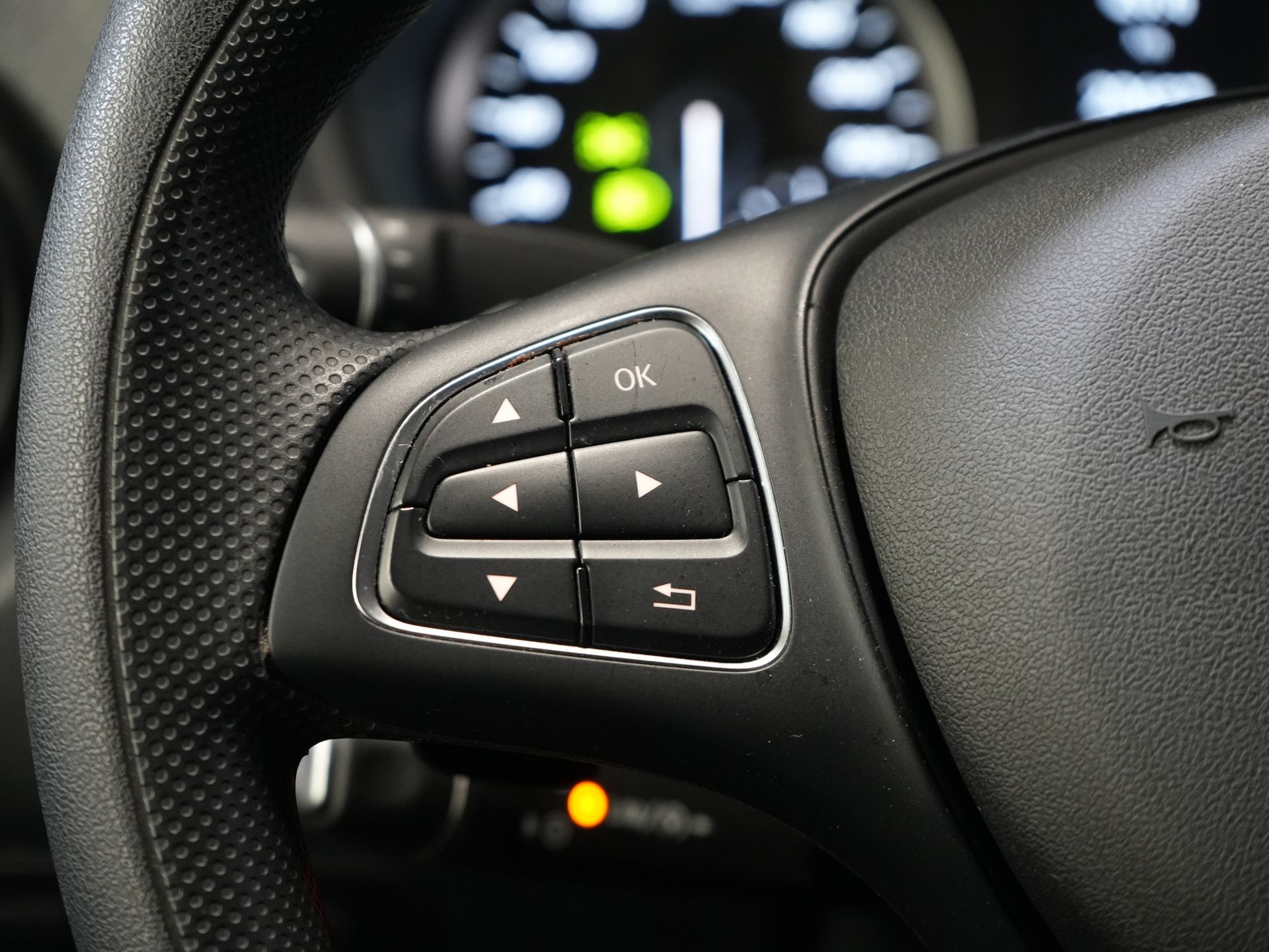 Mercedes-Benz Vito Bestelbus 116 CDI Aut. L2 BPM VRIJ! Carplay/ Stoelverw./ 270Gr. Deuren/ Cruise/ Airco/ Navi/ Camera/ PDC 19