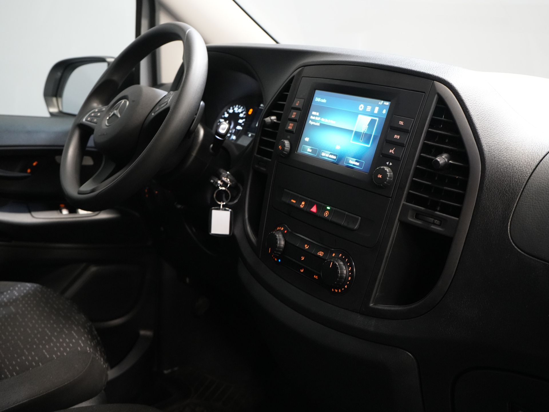 Mercedes-Benz Vito Bestelbus 116 CDI Aut. L2 BPM VRIJ! Carplay/ Stoelverw./ 270Gr. Deuren/ Cruise/ Airco/ Navi/ Camera/ PDC 2