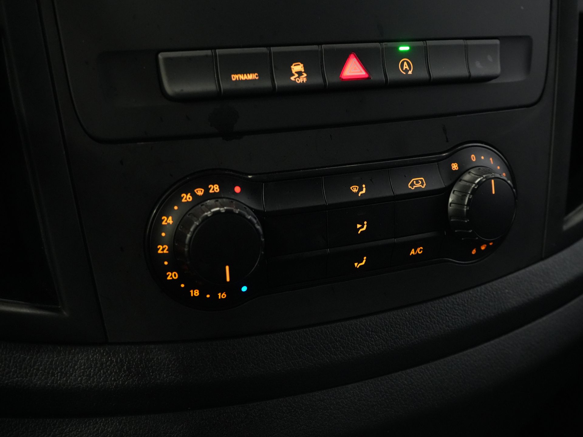 Mercedes-Benz Vito Bestelbus 116 CDI Aut. L2 BPM VRIJ! Carplay/ Stoelverw./ 270Gr. Deuren/ Cruise/ Airco/ Navi/ Camera/ PDC 21