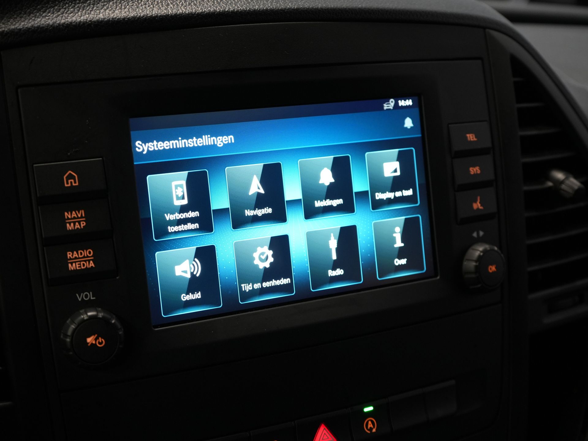 Mercedes-Benz Vito Bestelbus 116 CDI Aut. L2 BPM VRIJ! Carplay/ Stoelverw./ 270Gr. Deuren/ Cruise/ Airco/ Navi/ Camera/ PDC 24