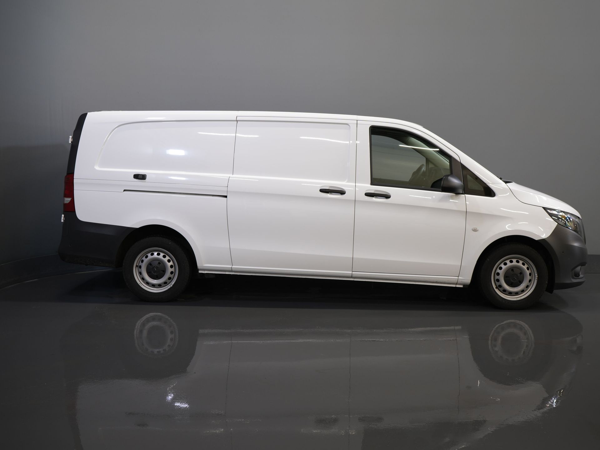 Mercedes-Benz Vito Bestelbus 116 CDI Aut. L2 BPM VRIJ! Carplay/ Stoelverw./ 270gr deuren/ Cruise/ Airco/ Navi/ Camera/ PDC 10