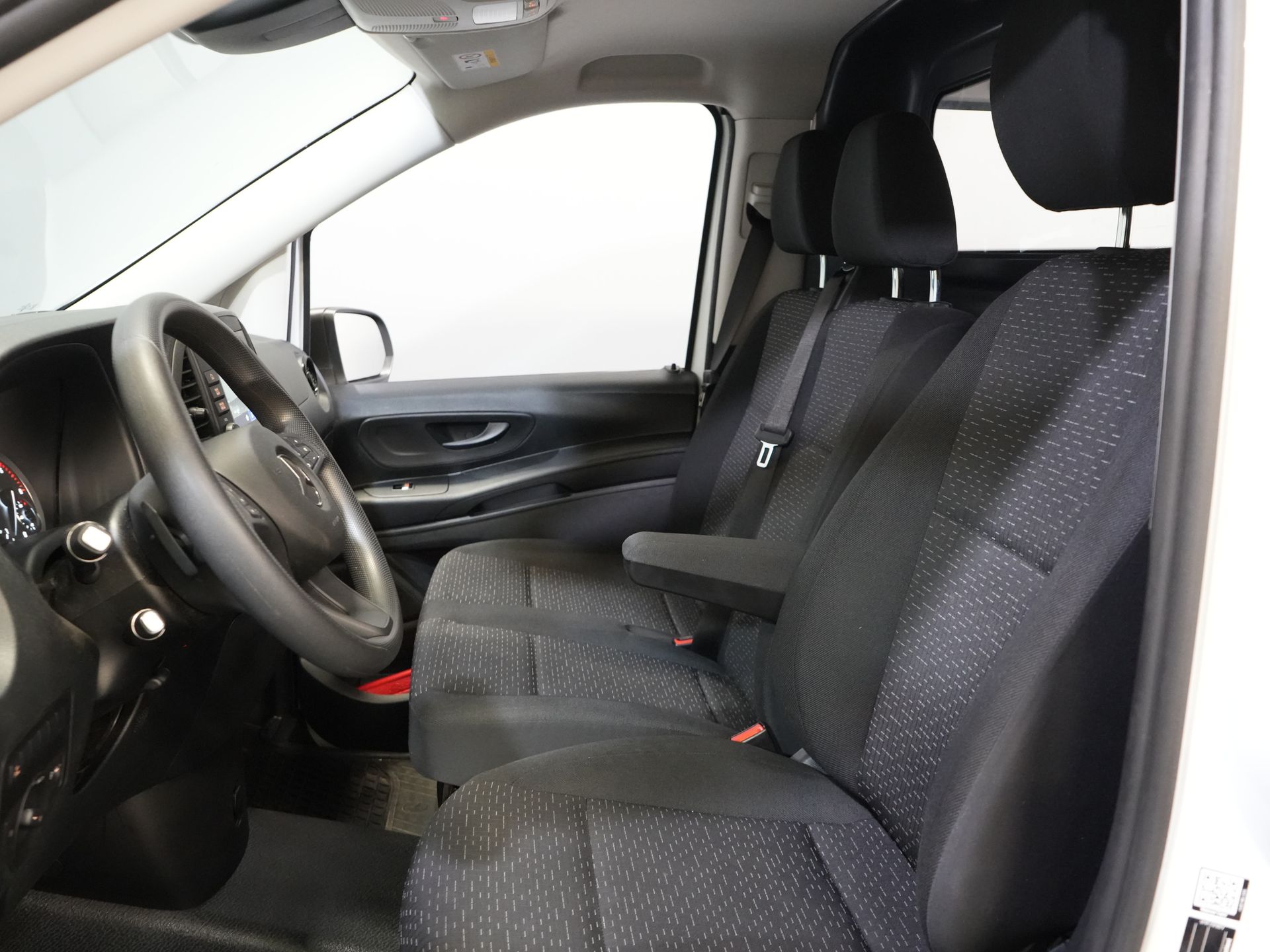 Mercedes-Benz Vito Bestelbus 116 CDI Aut. L2 BPM VRIJ! Carplay/ Stoelverw./ 270gr deuren/ Cruise/ Airco/ Navi/ Camera/ PDC 11