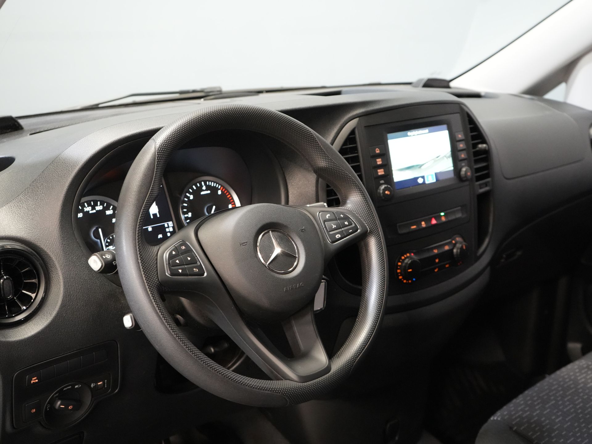 Mercedes-Benz Vito Bestelbus 116 CDI Aut. L2 BPM VRIJ! Carplay/ Stoelverw./ 270gr deuren/ Cruise/ Airco/ Navi/ Camera/ PDC 13