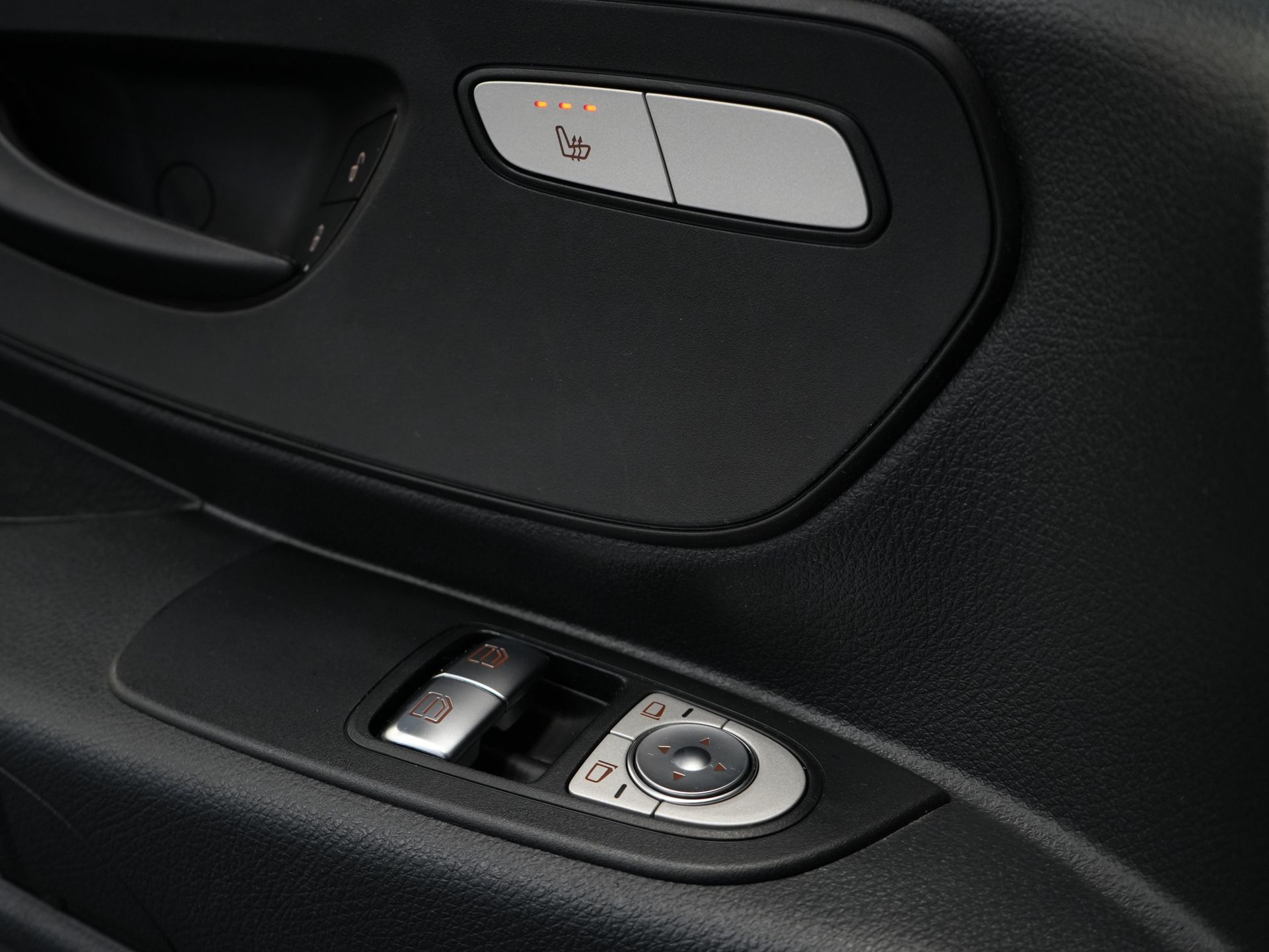 Mercedes-Benz Vito Bestelbus 116 CDI Aut. L2 BPM VRIJ! Carplay/ Stoelverw./ 270gr deuren/ Cruise/ Airco/ Navi/ Camera/ PDC 17