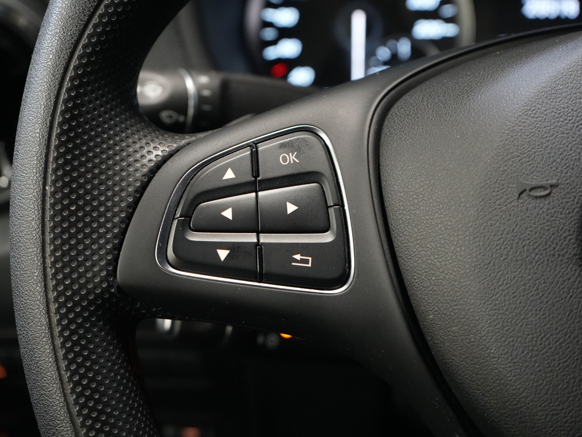 Mercedes-Benz Vito Bestelbus 116 CDI Aut. L2 BPM VRIJ! Carplay/ Stoelverw./ 270gr deuren/ Cruise/ Airco/ Navi/ Camera/ PDC 19