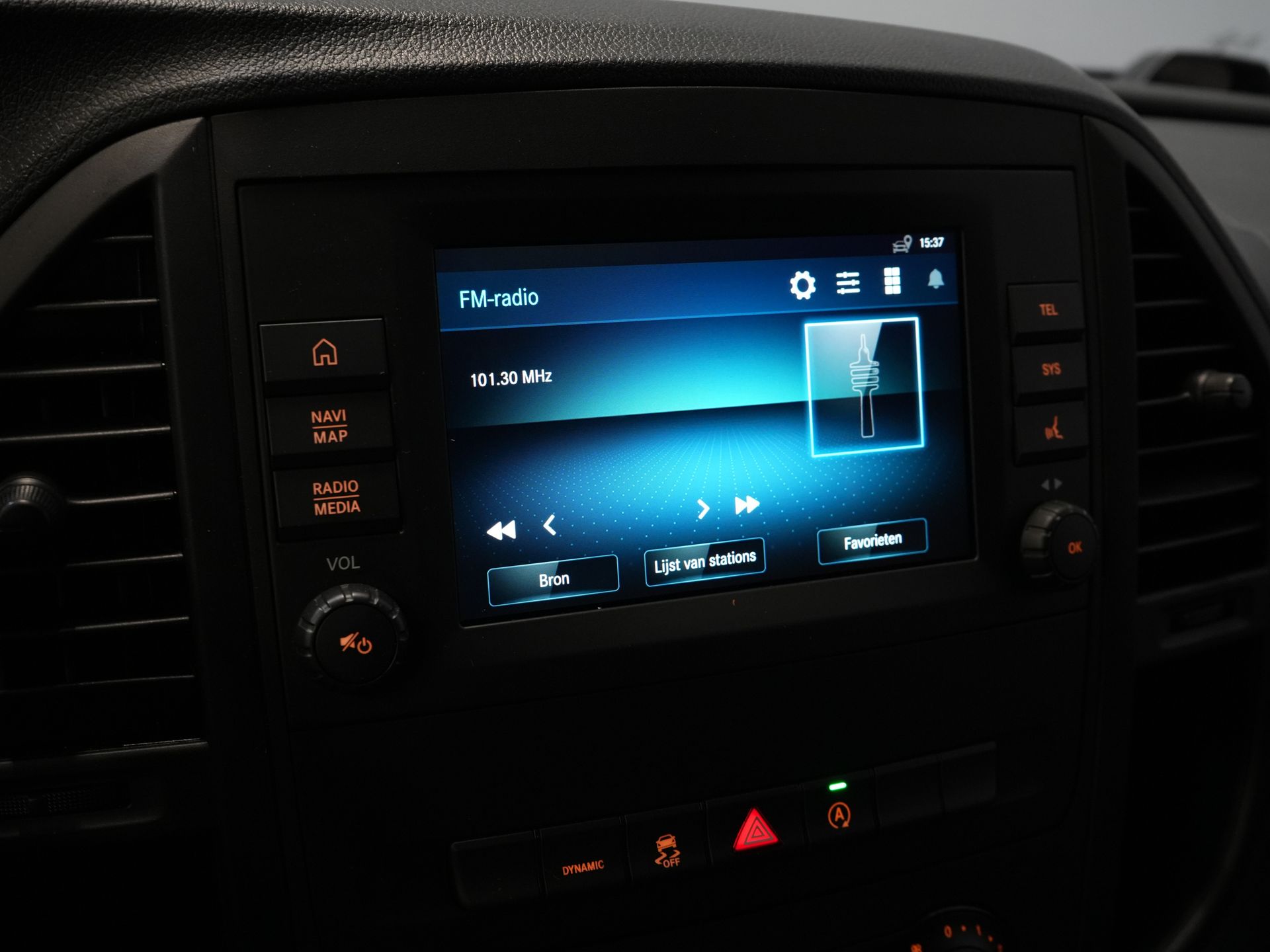 Mercedes-Benz Vito Bestelbus 116 CDI Aut. L2 BPM VRIJ! Carplay/ Stoelverw./ 270gr deuren/ Cruise/ Airco/ Navi/ Camera/ PDC 22