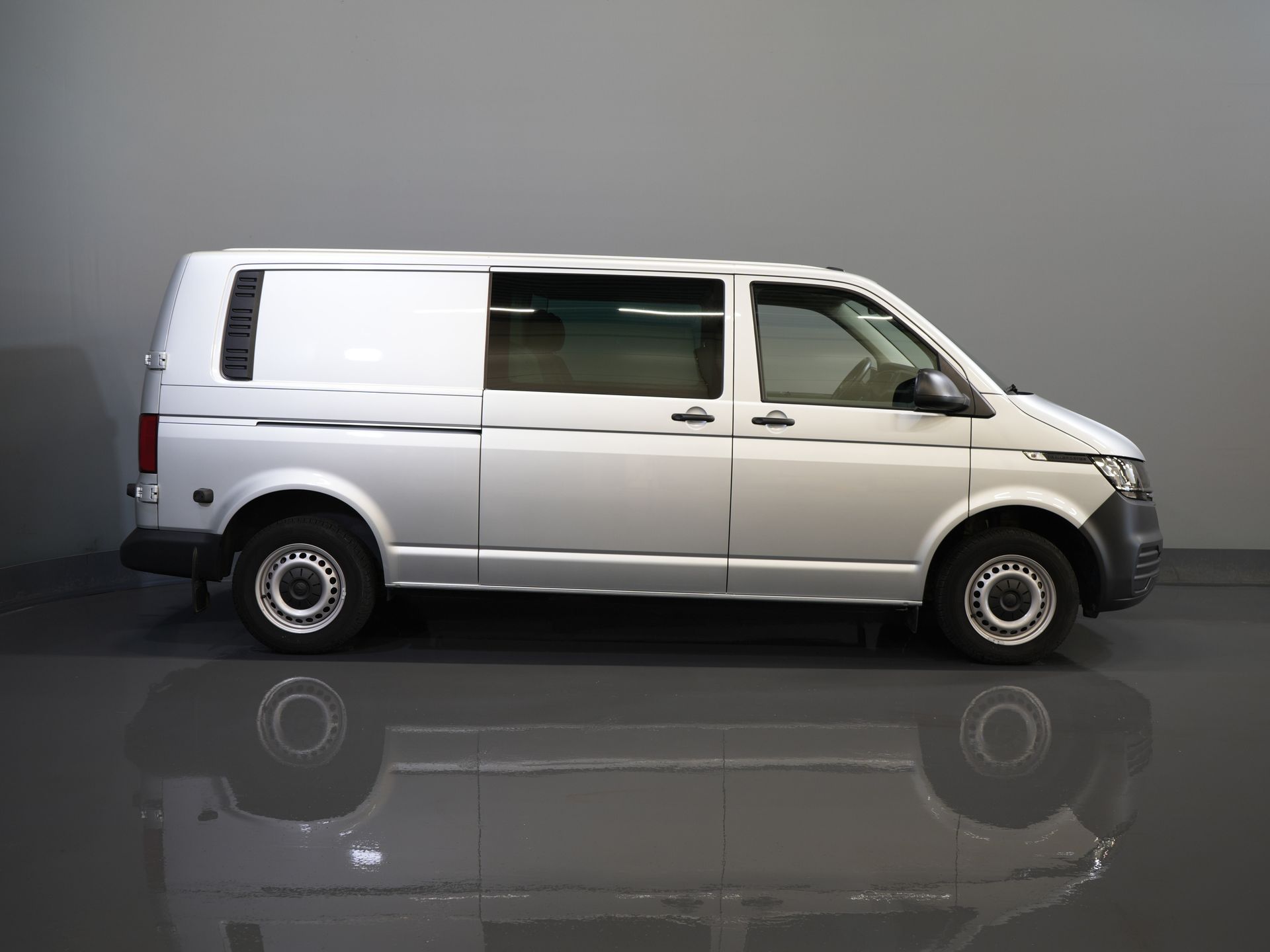 Volkswagen Transporter Bestelbus T6.1 2.0 TDI 150 pk DSG Aut. L2 DC BPM VRIJ! Dubbel Cabine 6 Pers./ Lage KM!/ Adapt.Cruise/ Navi/ Carplay/ Trekhaak 10