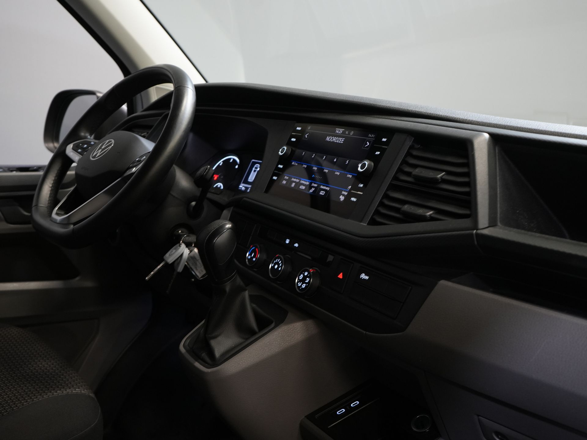 Volkswagen Transporter Bestelbus T6.1 2.0 TDI 150 pk DSG Aut. L2 DC BPM VRIJ! Dubbel Cabine 6 Pers./ Lage KM!/ Adapt.Cruise/ Navi/ Carplay/ Trekhaak 2