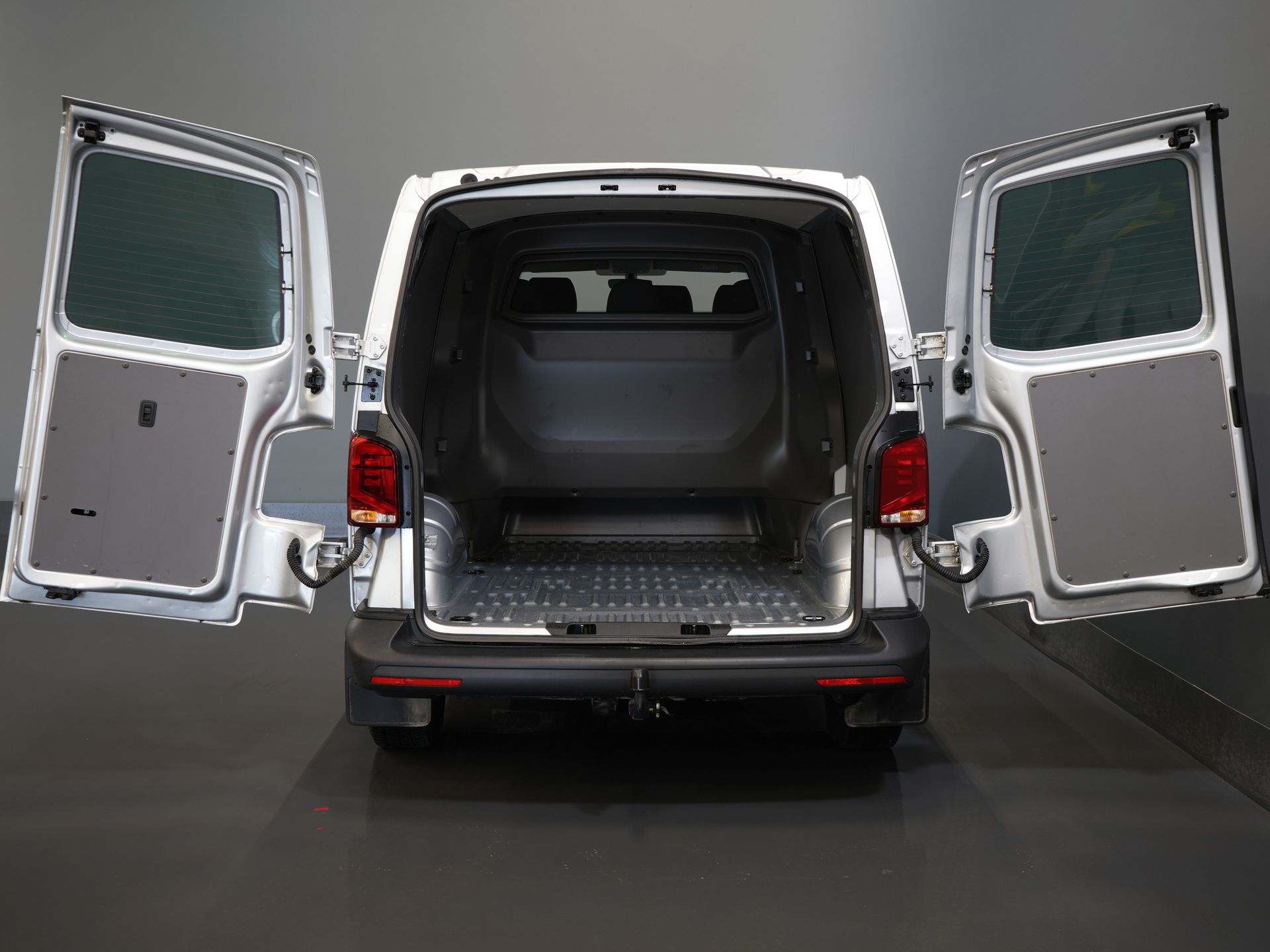 Volkswagen Transporter Bestelbus T6.1 2.0 TDI 150 pk DSG Aut. L2 DC BPM VRIJ! Dubbel Cabine 6 Pers./ Lage KM!/ Adapt.Cruise/ Navi/ Carplay/ Trekhaak 4