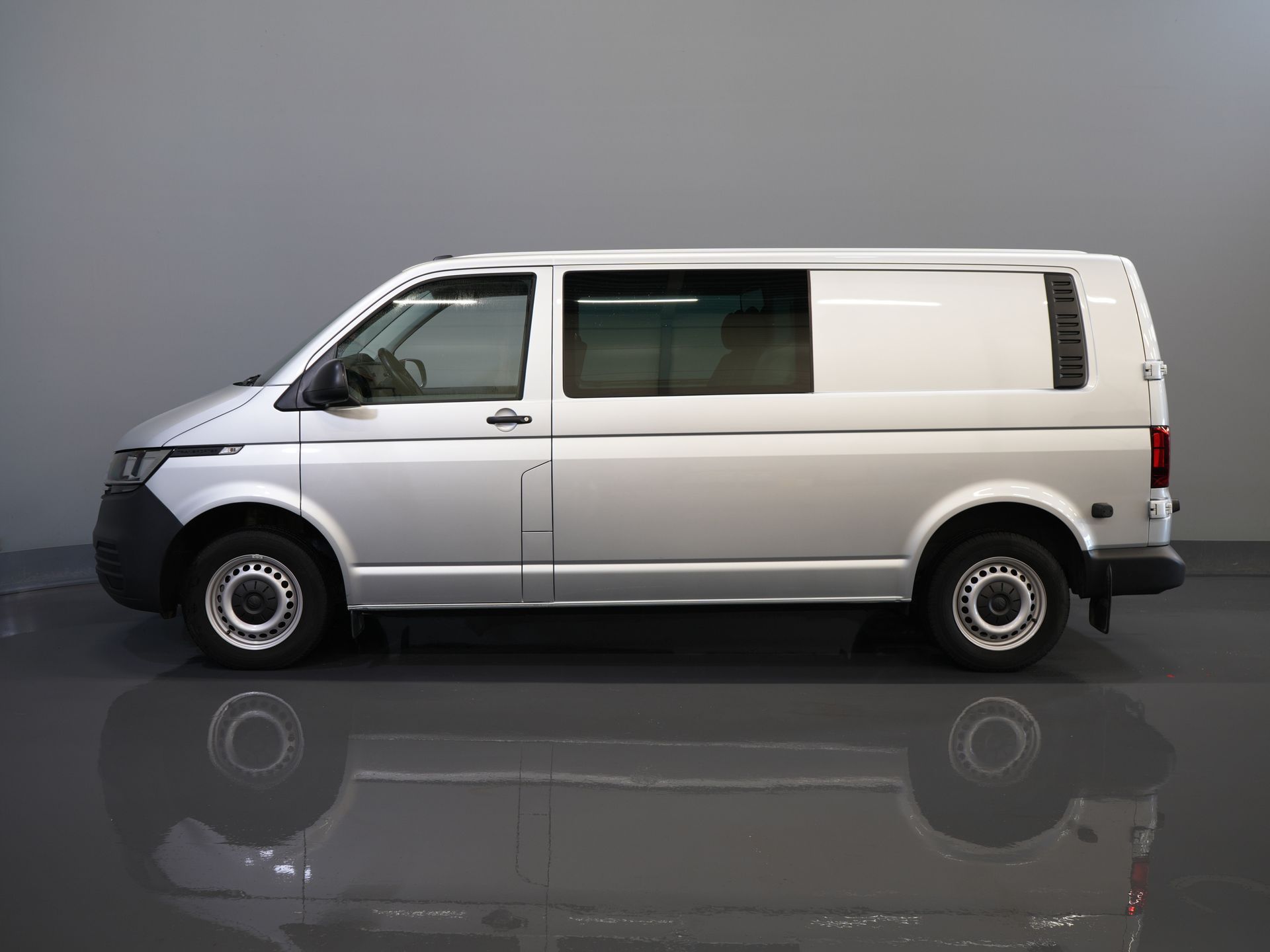 Volkswagen Transporter Bestelbus T6.1 2.0 TDI 150 pk DSG Aut. L2 DC BPM VRIJ! Dubbel Cabine 6 Pers./ Lage KM!/ Adapt.Cruise/ Navi/ Carplay/ Trekhaak 9