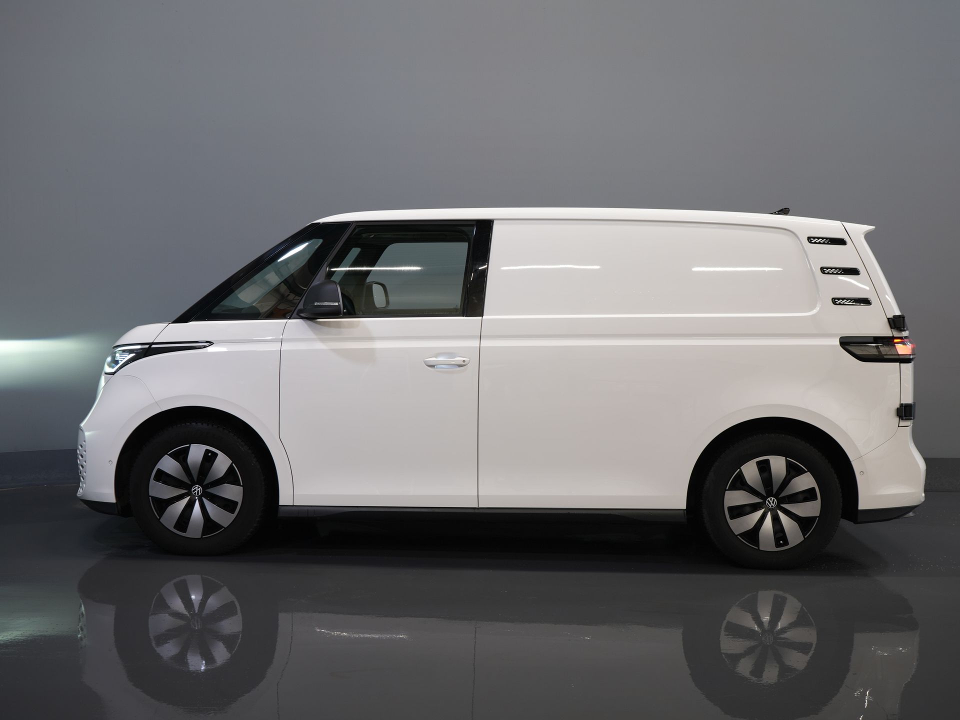 Volkswagen ID. Buzz Bestelbus Cargo 77 kWh 423km WLTP LED/ Climate/ Carplay/ Adapt. Cruise/ Stoelverw./ Camera/ PDC 9