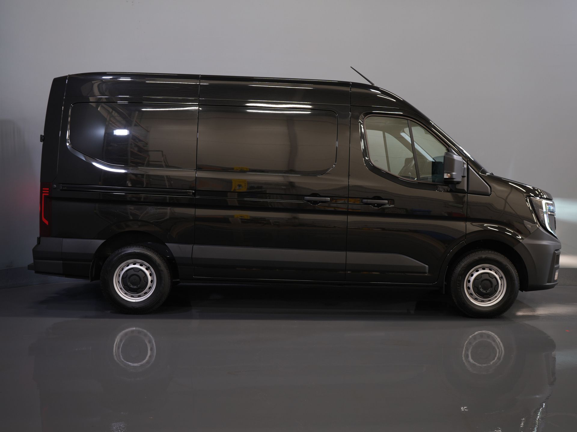 Renault Master Bestelbus T35 2.0 dCi 130 pk L2H2 Advance BPM VRIJ! LED/ 2.5t Trekverm./ Stoelverw./ Navi/ Carplay/ Camera/ Climate/ PDC/ Cruise/ Trekhaak 10