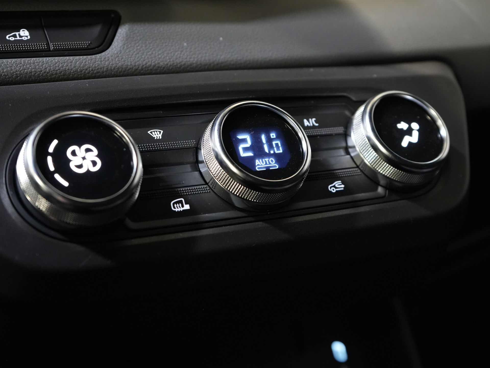 Renault Master Bestelbus T35 2.0 dCi 130 pk L2H2 Advance BPM VRIJ! LED/ 2.5t Trekverm./ Stoelverw./ Navi/ Carplay/ Camera/ Climate/ PDC/ Cruise/ Trekhaak 21