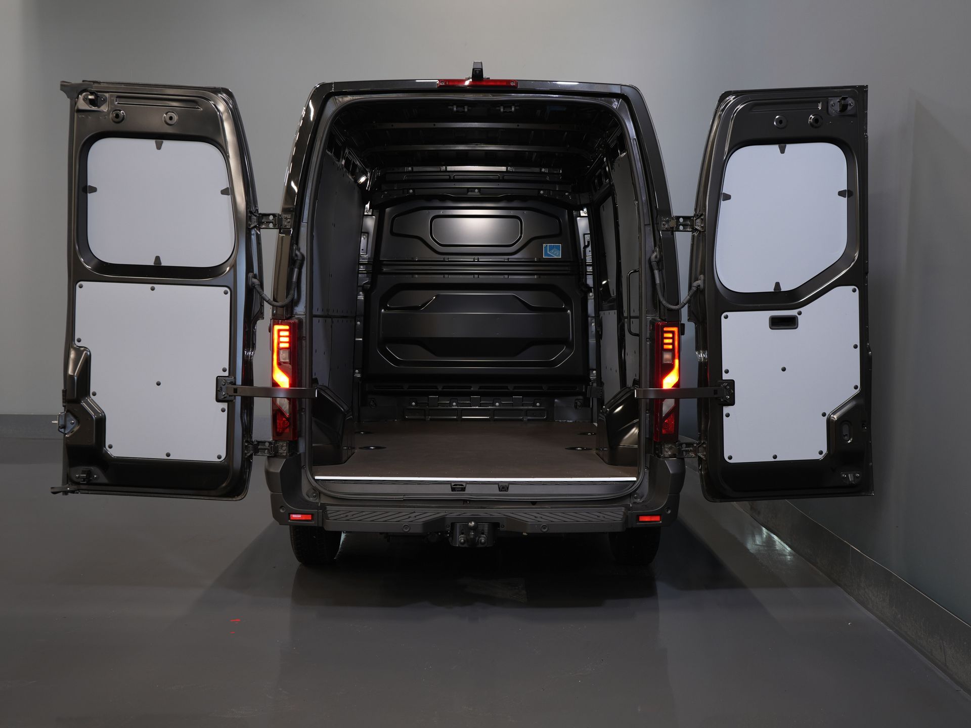 Renault Master Bestelbus T35 2.0 dCi 130 pk L2H2 Advance BPM VRIJ! LED/ 2.5t Trekverm./ Stoelverw./ Navi/ Carplay/ Camera/ Climate/ PDC/ Cruise/ Trekhaak 4