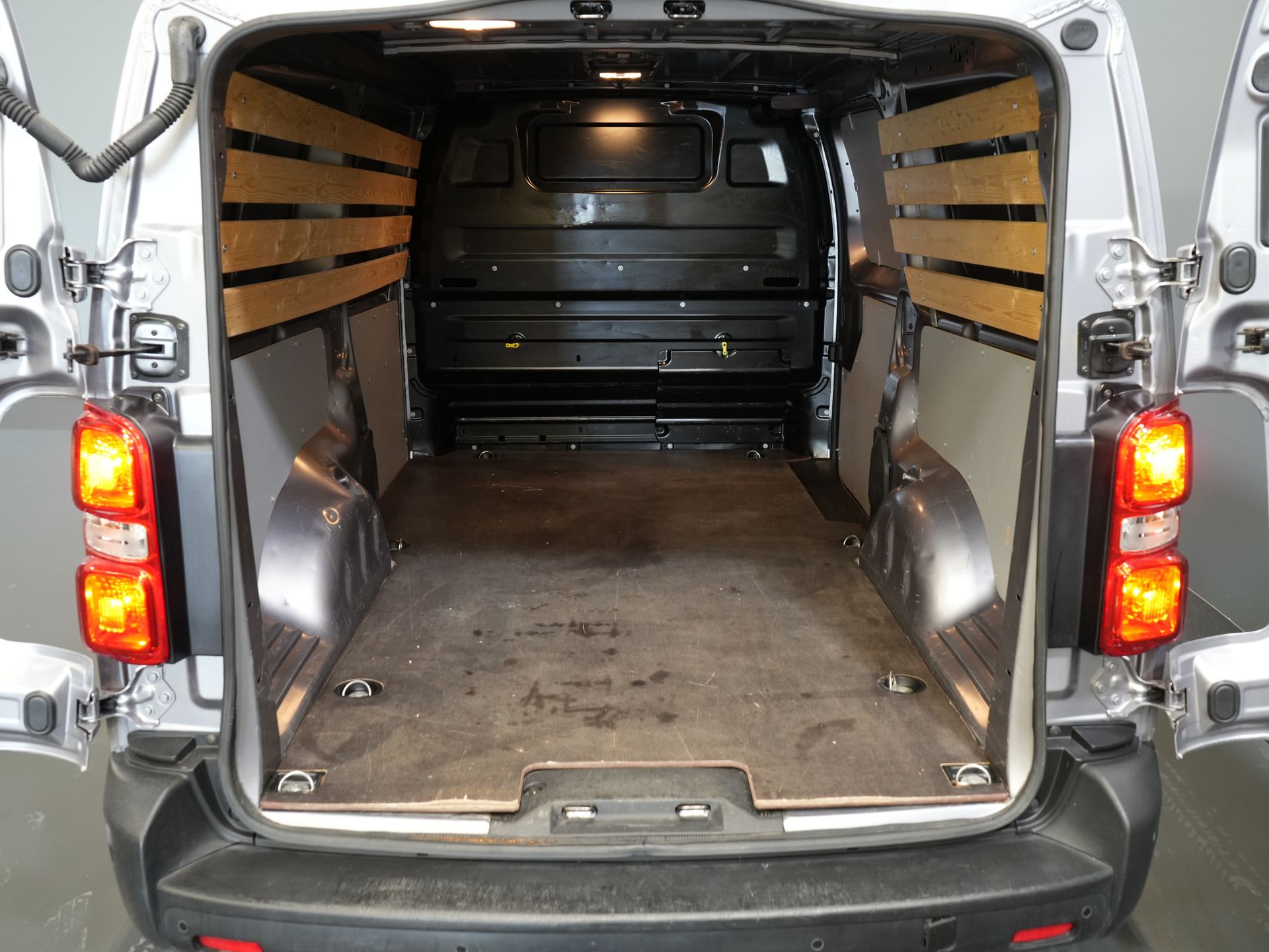 Opel Vivaro Bestelbus (Fiat Scudo) 2.0 MJ 145 pk L3 BPM VRIJ! Adapt.Cruise/ Climate/ Keyless/ Carplay/ Camera/ PDC 14