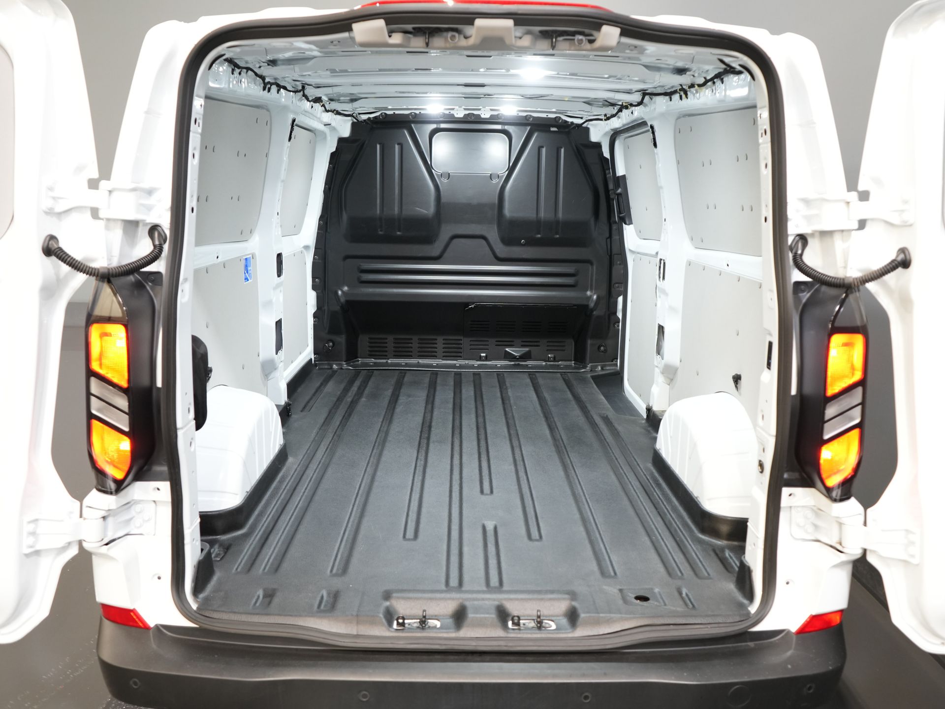 Ford Transit Custom Bestelbus 2.0 TDCI 136 pk Aut. L2 Trend BPM VRIJ! LED/ Carplay/ Camera/ Climate/ PDC/ Cruise 14