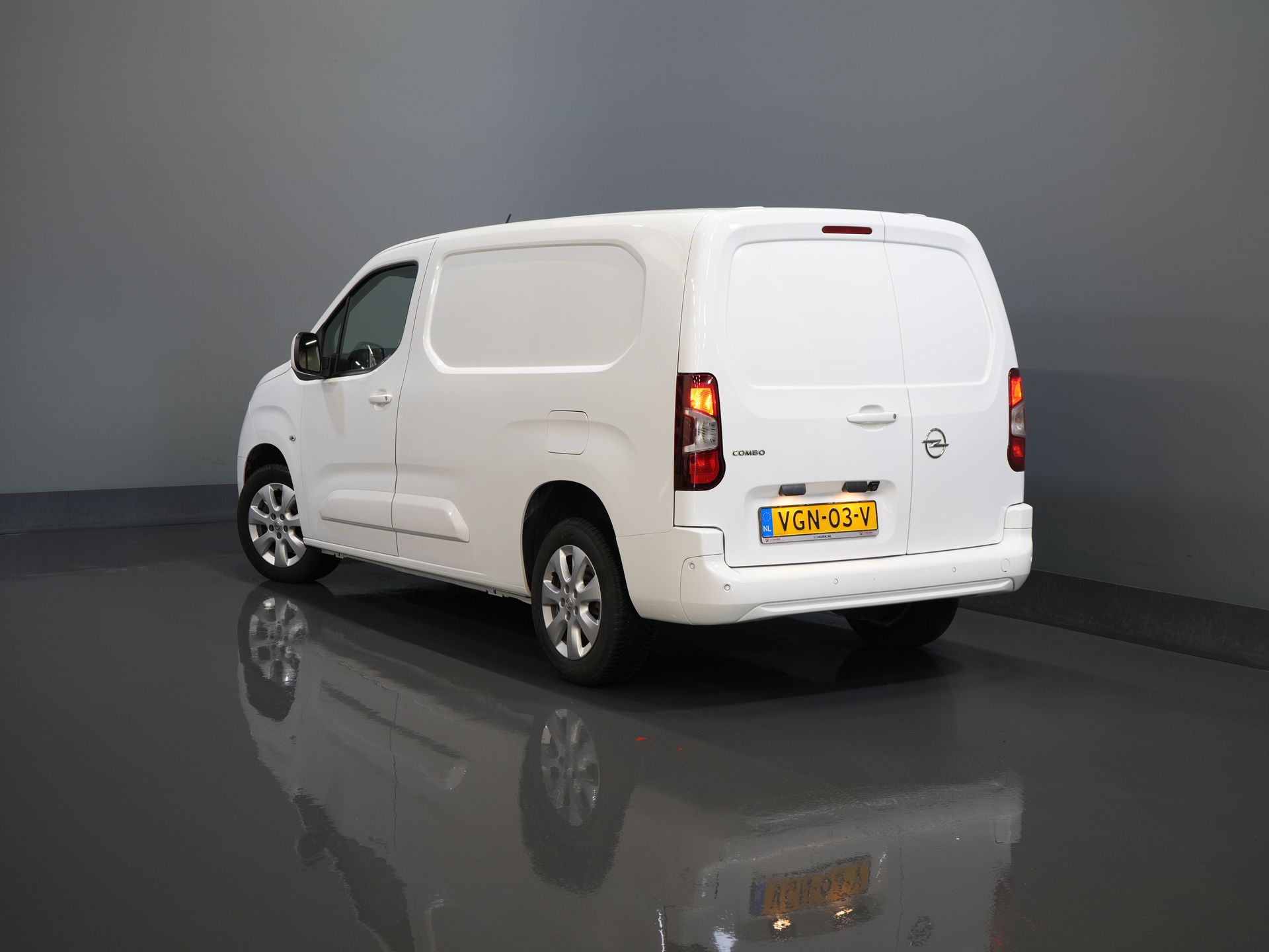 Opel Combo Bestelbus 1.5D 130 pk Aut. L2 BPM VRIJ! DB-Riem V.V/ NL Auto/ Carplay/ Climate/ LMV/ Camera/ PDC 1