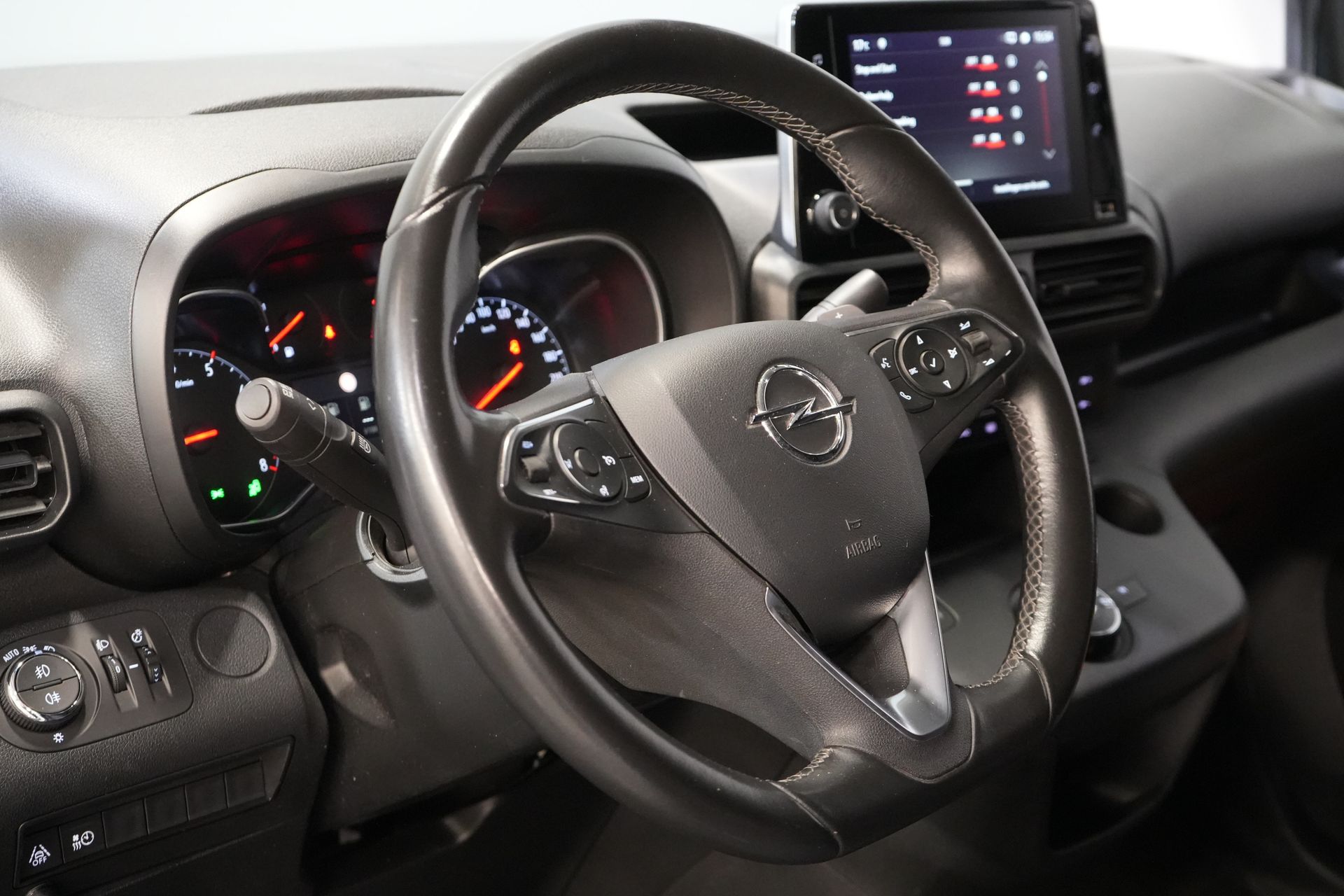 Opel Combo Bestelbus 1.5D 130 pk Aut. L2 BPM VRIJ! DB-Riem V.V/ NL Auto/ Carplay/ Climate/ LMV/ Camera/ PDC 13