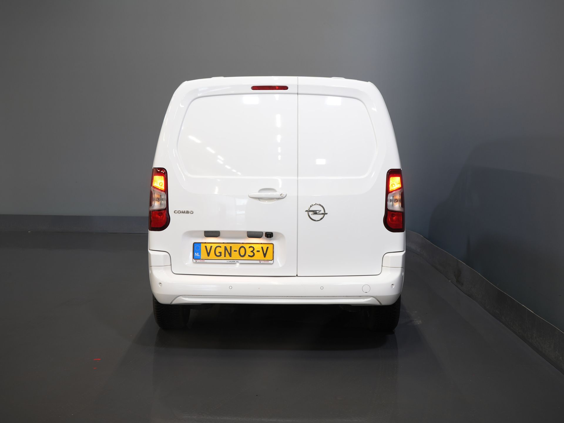 Opel Combo Bestelbus 1.5D 130 pk Aut. L2 BPM VRIJ! DB-Riem V.V/ NL Auto/ Carplay/ Climate/ LMV/ Camera/ PDC 5