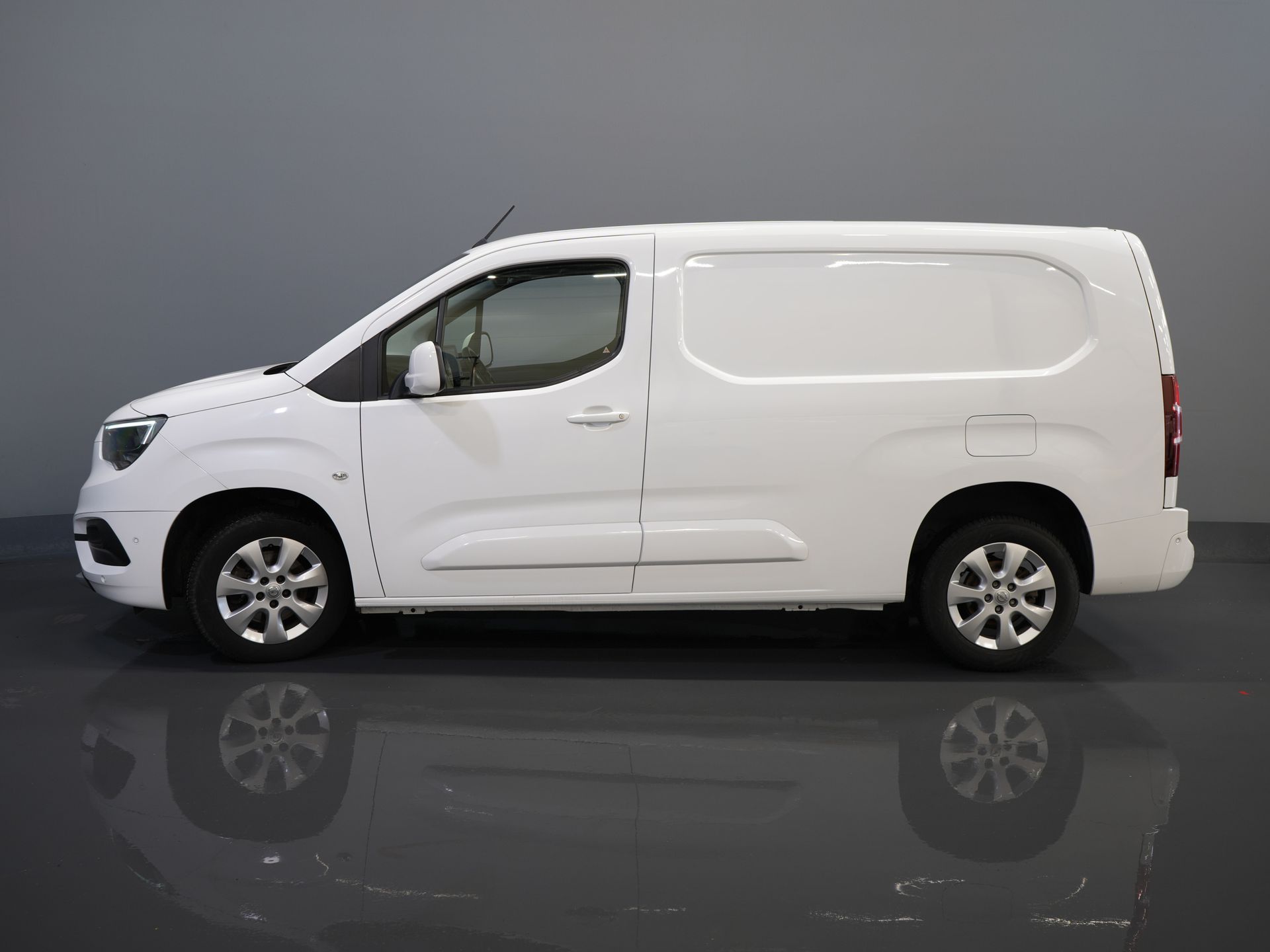 Opel Combo Bestelbus 1.5D 130 pk Aut. L2 BPM VRIJ! DB-Riem V.V/ NL Auto/ Carplay/ Climate/ LMV/ Camera/ PDC 9