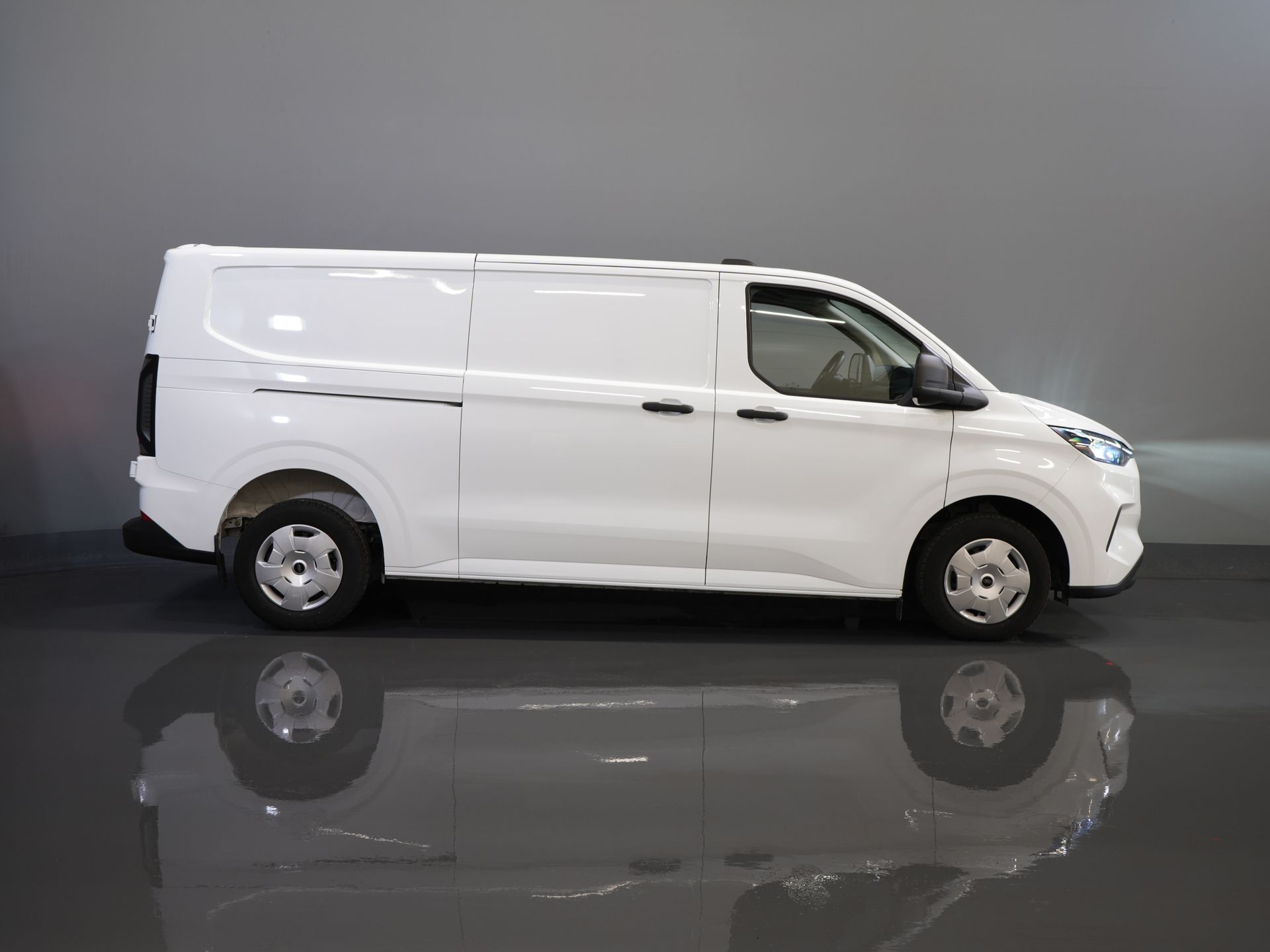 Ford Transit Custom Bestelbus 2.0 TDCI 136 pk Aut. L2 Trend BPM VRIJ! LED/ Carplay/ Camera/ Climate/ PDC/ Cruise 10