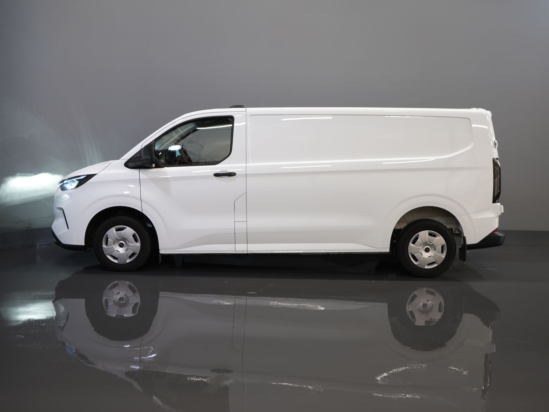 Ford Transit Custom Bestelbus 2.0 TDCI 136 pk Aut. L2 Trend BPM VRIJ! LED/ Carplay/ Camera/ Climate/ PDC/ Cruise 9