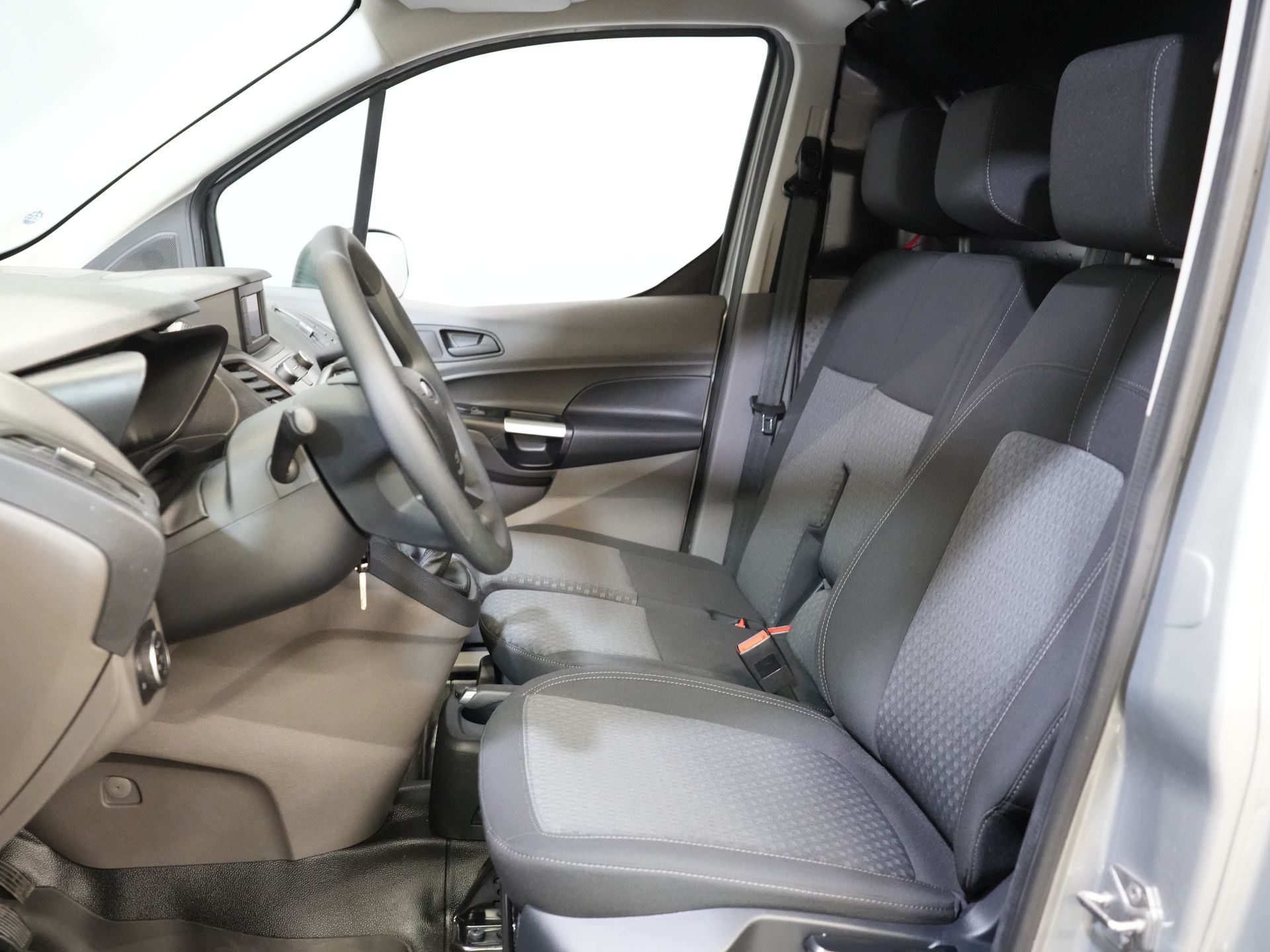 Ford Transit Connect Bestelbus 1.0 BENZINE 100 pk BPM VRIJ! Garantie t/m 06-2029 3 Pers./ Airco/ PDC/ DAB 11