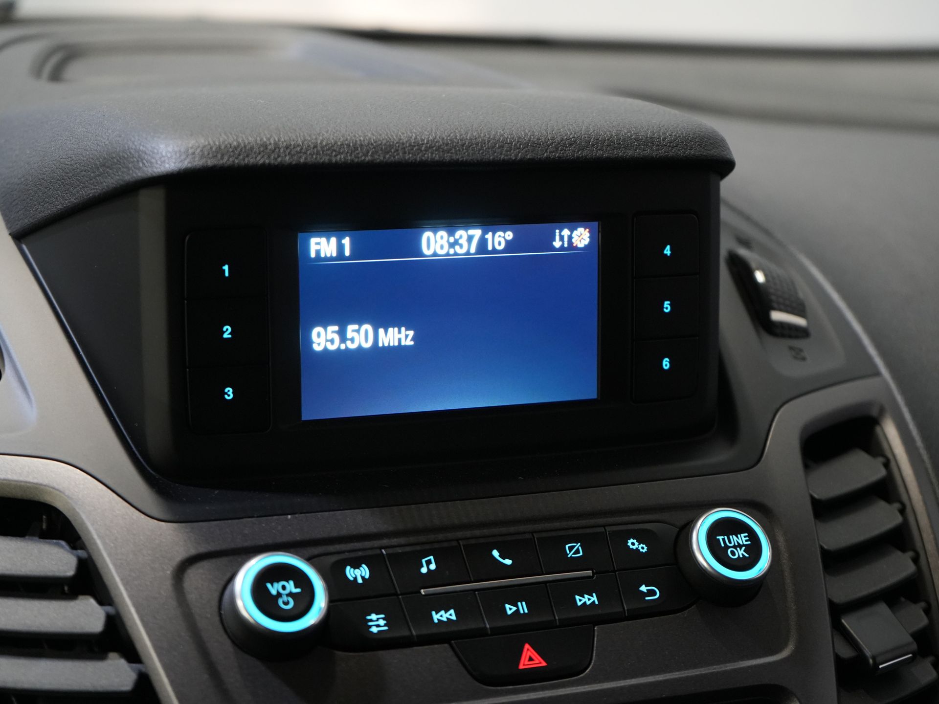 Ford Transit Connect Bestelbus 1.0 BENZINE 100 pk BPM VRIJ! Garantie t/m 06-2029 3 Pers./ Airco/ PDC/ DAB 19