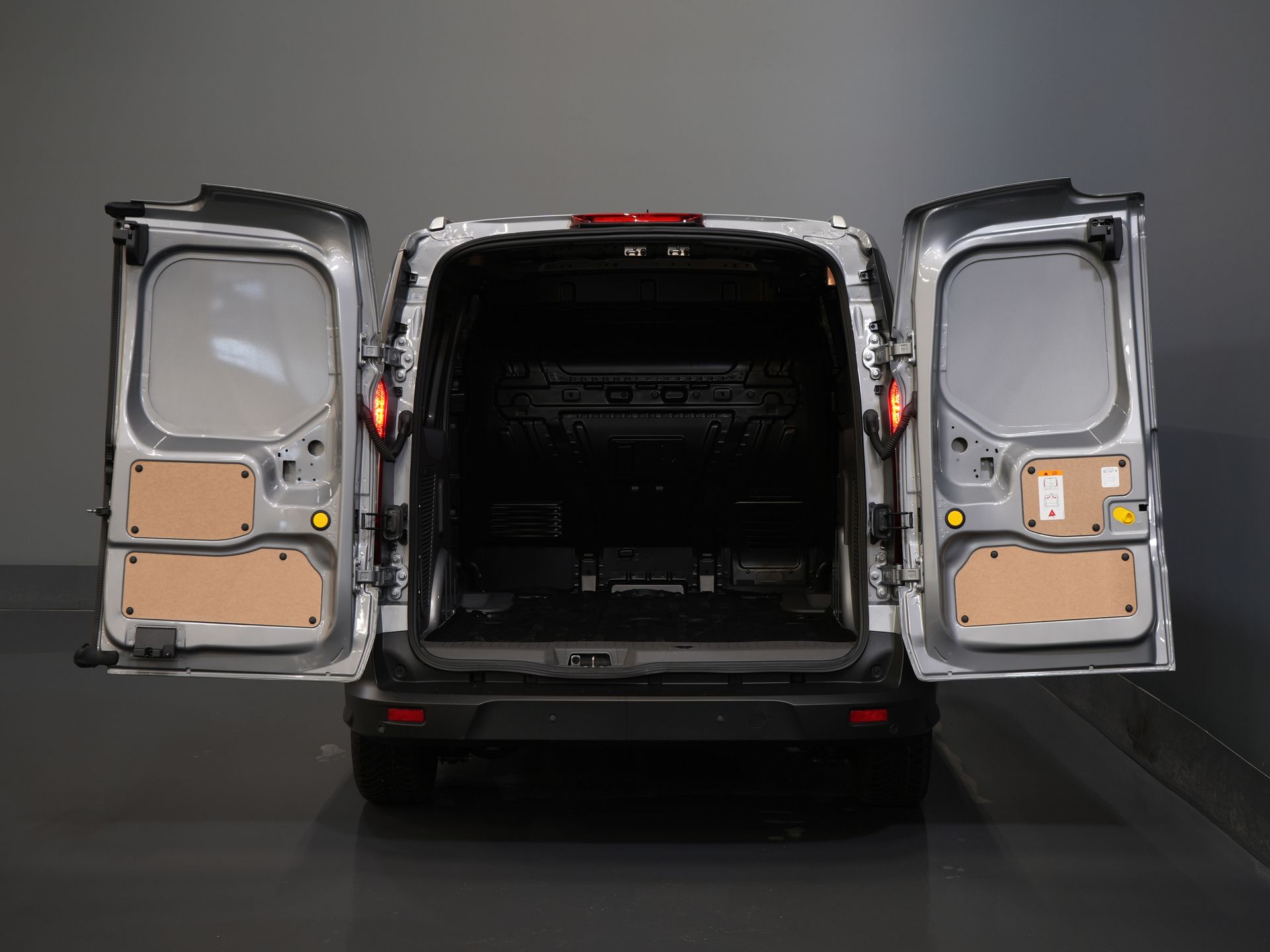 Ford Transit Connect Bestelbus 1.0 BENZINE 100 pk BPM VRIJ! Garantie t/m 06-2029 3 Pers./ Airco/ PDC/ DAB 4