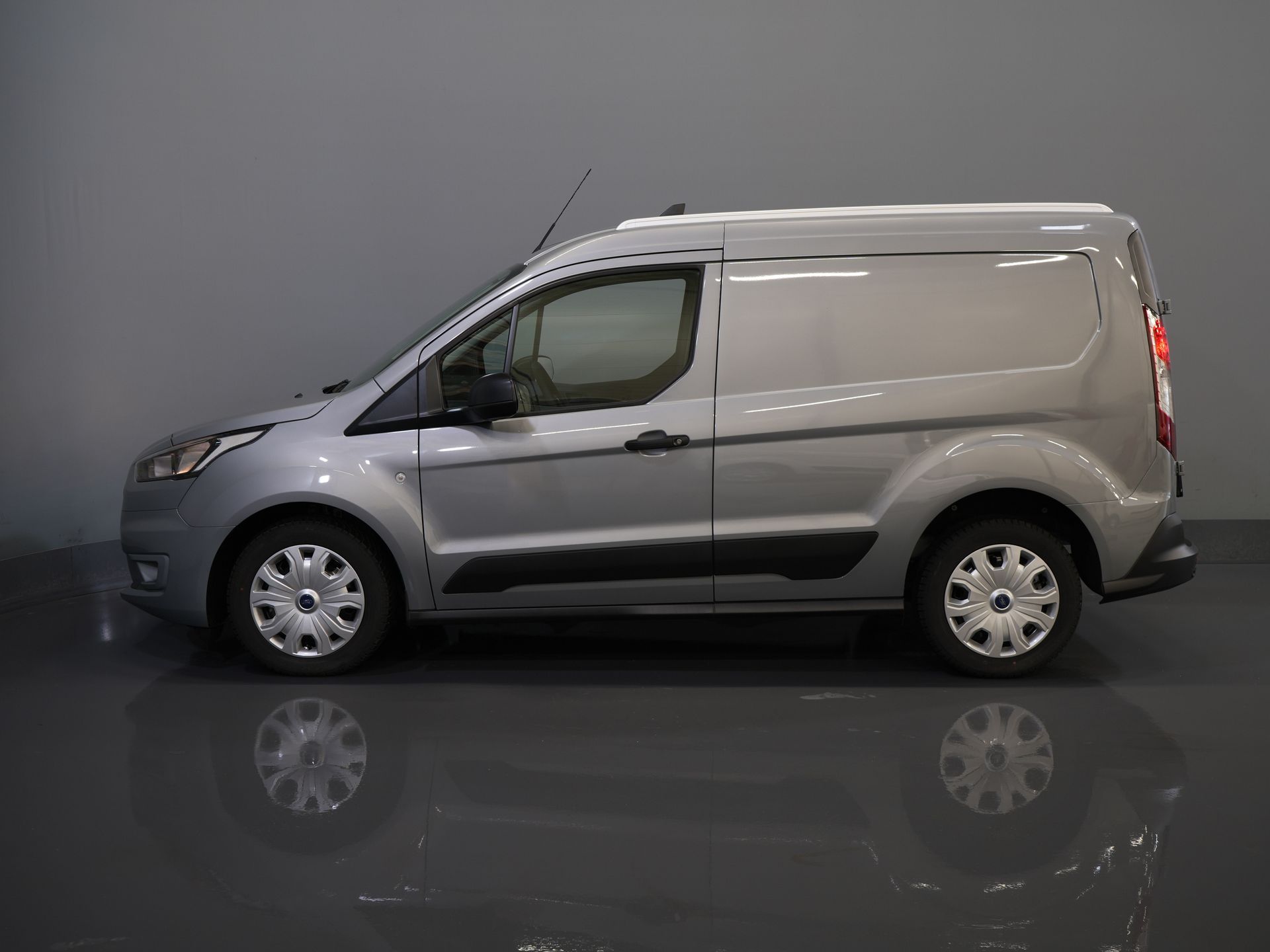 Ford Transit Connect Bestelbus 1.0 BENZINE 100 pk BPM VRIJ! Garantie t/m 06-2029 3 Pers./ Airco/ PDC/ DAB 9