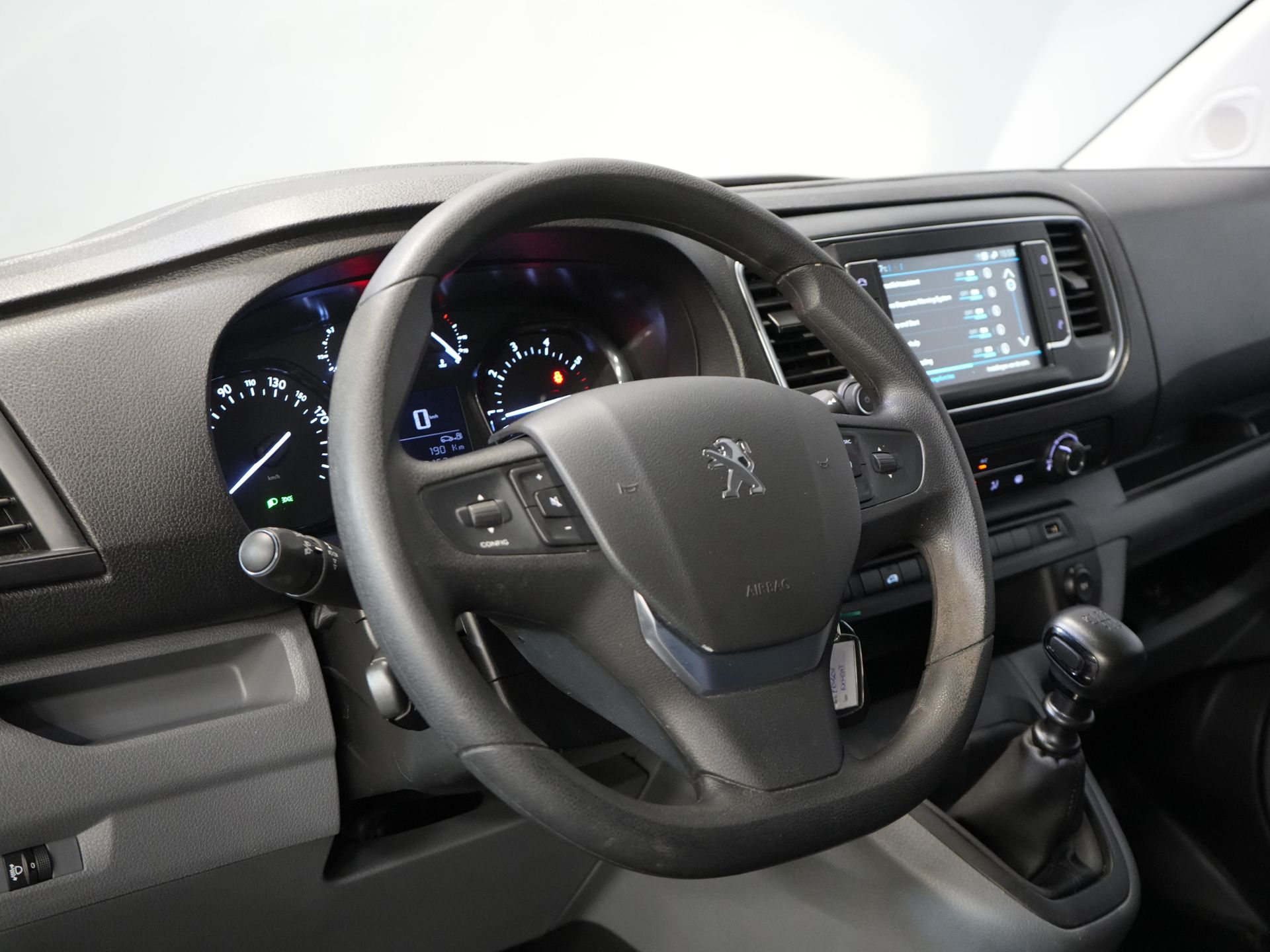 Peugeot Expert Bestelbus 2.0 HDI 145 pk BPM VRIJ! NL Auto/ 3 Pers./ 2.5t Trekverm./ Carplay/ Cruise/ Airco/ Camera/ Navi/ PDC 13