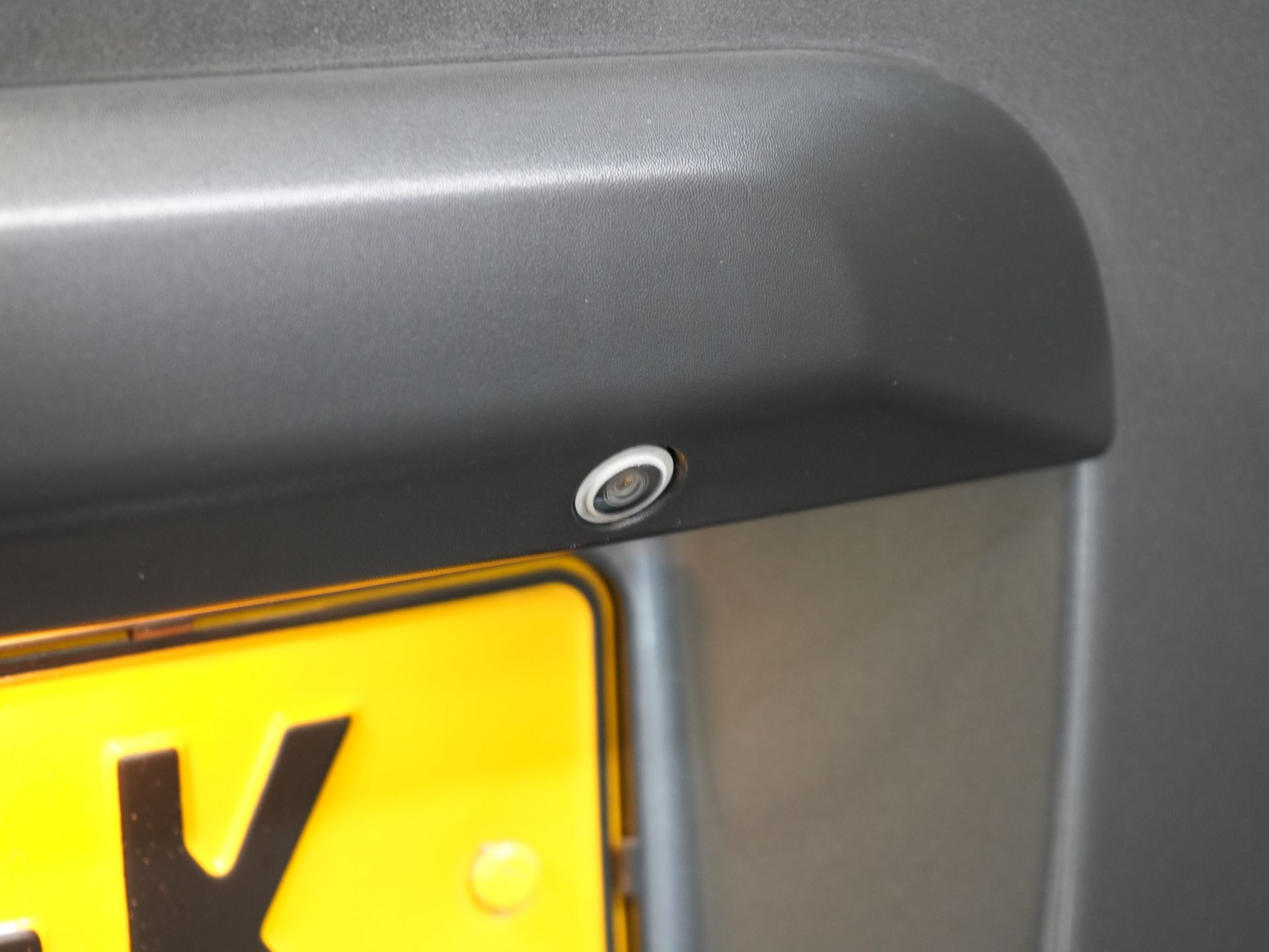 Peugeot Expert Bestelbus 2.0 HDI 145 pk BPM VRIJ! NL Auto/ 3 Pers./ 2.5t Trekverm./ Carplay/ Cruise/ Airco/ Camera/ Navi/ PDC 15