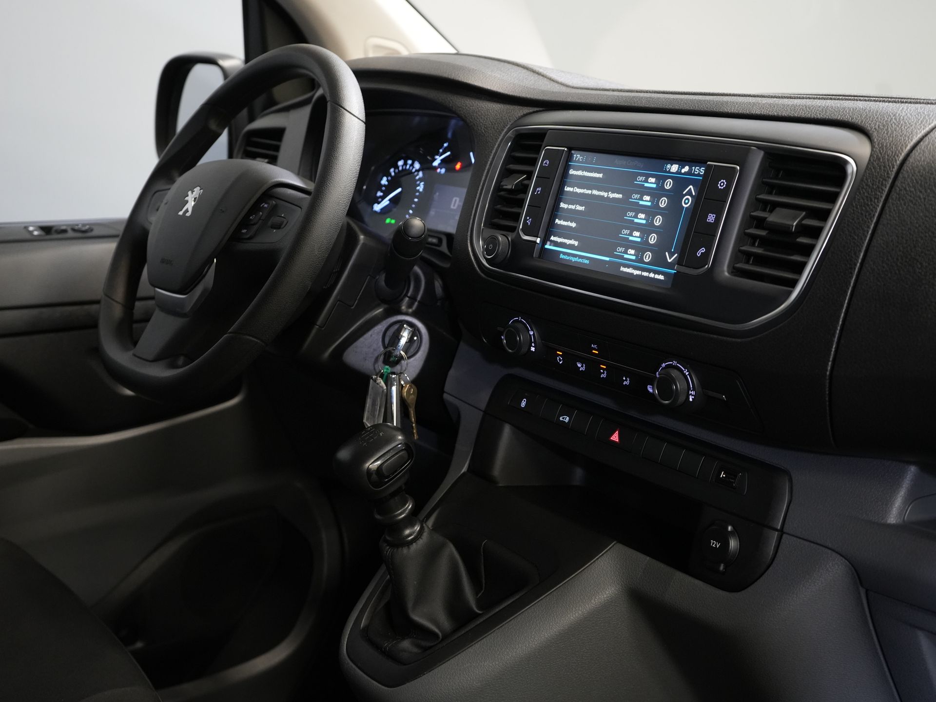 Peugeot Expert Bestelbus 2.0 HDI 145 pk BPM VRIJ! NL Auto/ 3 Pers./ 2.5t Trekverm./ Carplay/ Cruise/ Airco/ Camera/ Navi/ PDC 2