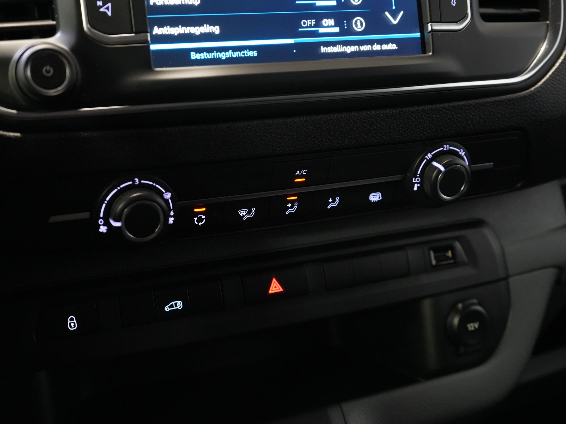 Peugeot Expert Bestelbus 2.0 HDI 145 pk BPM VRIJ! NL Auto/ 3 Pers./ 2.5t Trekverm./ Carplay/ Cruise/ Airco/ Camera/ Navi/ PDC 20