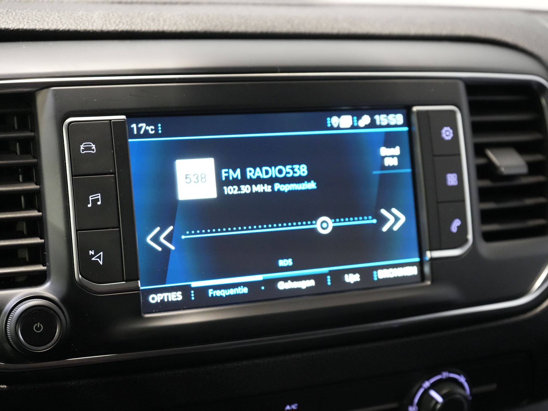 Peugeot Expert Bestelbus 2.0 HDI 145 pk BPM VRIJ! NL Auto/ 3 Pers./ 2.5t Trekverm./ Carplay/ Cruise/ Airco/ Camera/ Navi/ PDC 21