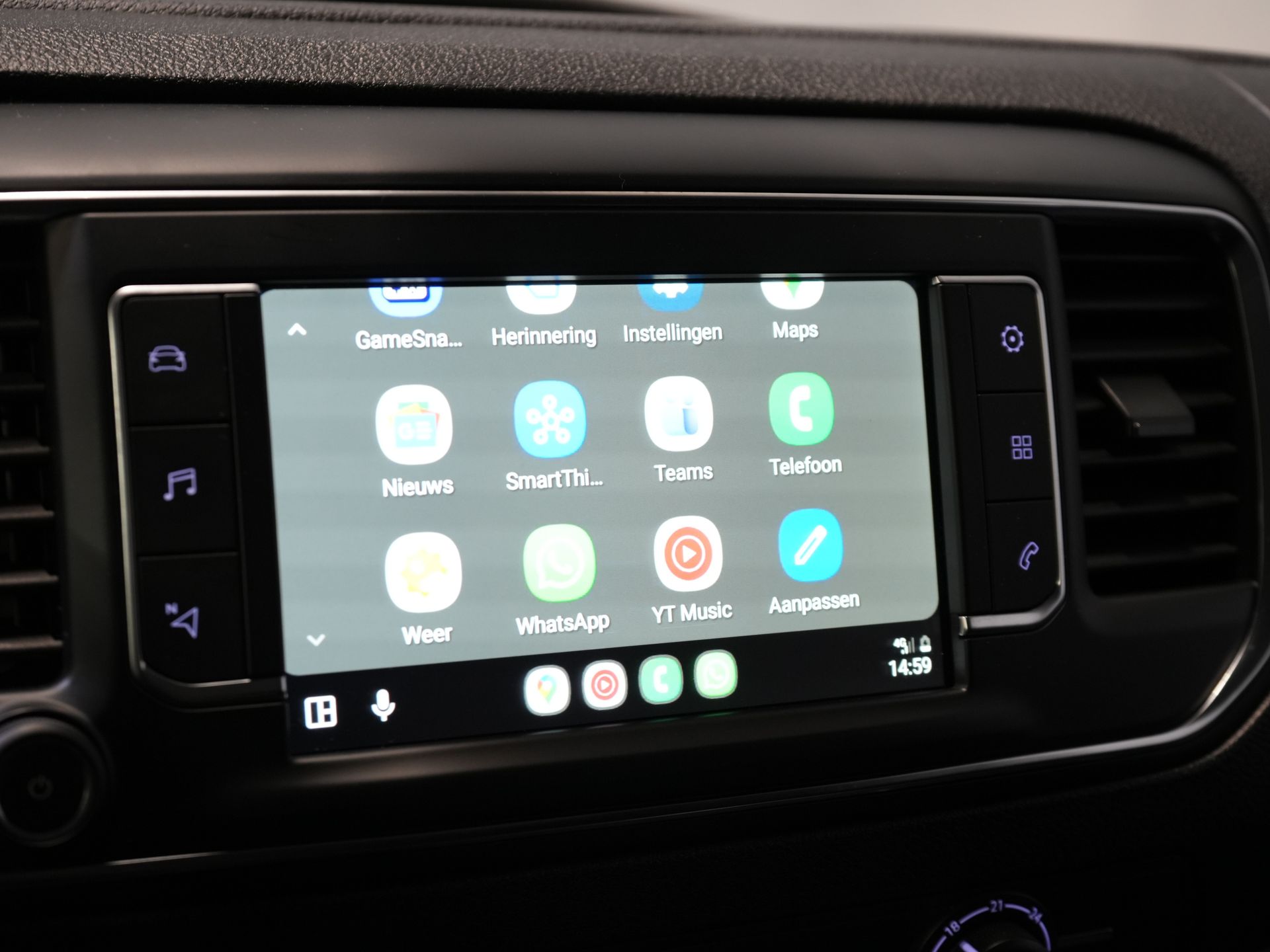 Peugeot Expert Bestelbus 2.0 HDI 145 pk BPM VRIJ! NL Auto/ 3 Pers./ 2.5t Trekverm./ Carplay/ Cruise/ Airco/ Camera/ Navi/ PDC 23