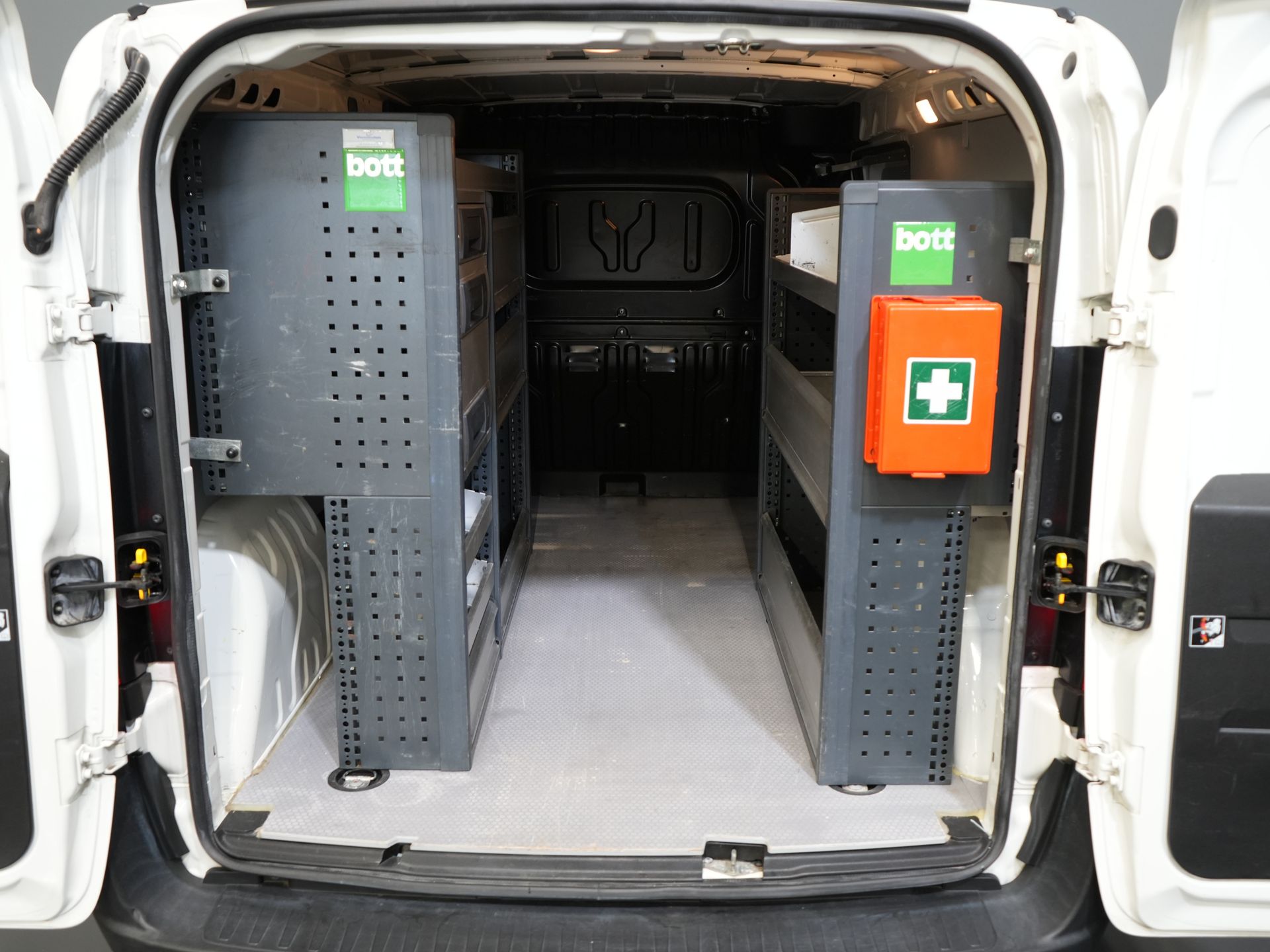 Opel Combo Bestelbus 1.3 CDTi 100 pk L2 MARGE BPM VRIJ! BOTT Inrichting/ Cruise/ PDC/ Airco/ Trekhaak 14